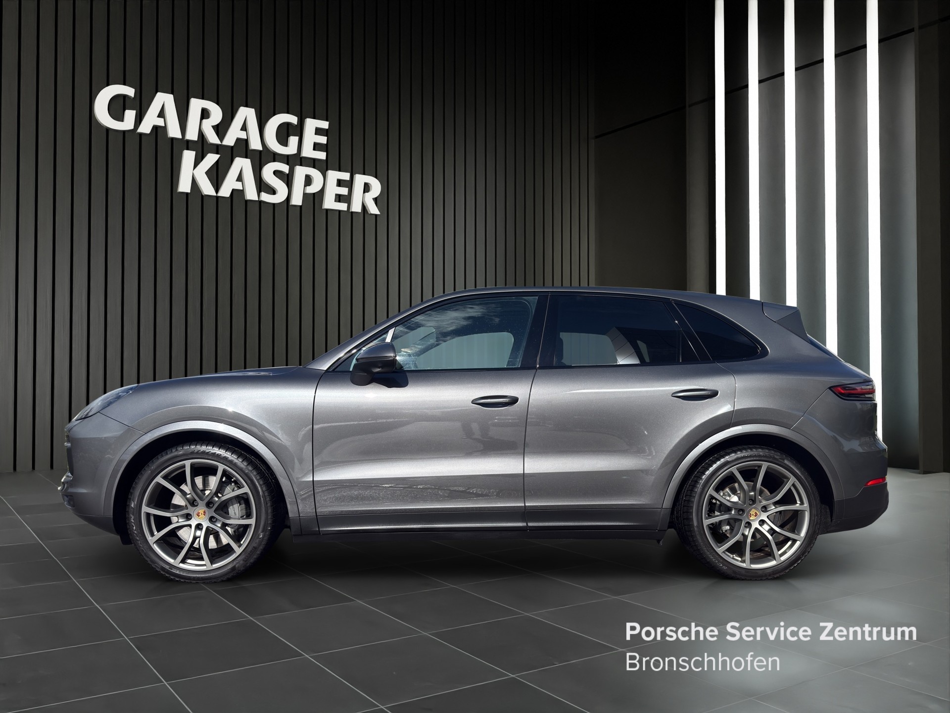 PORSCHE Cayenne S-showroom-element-1