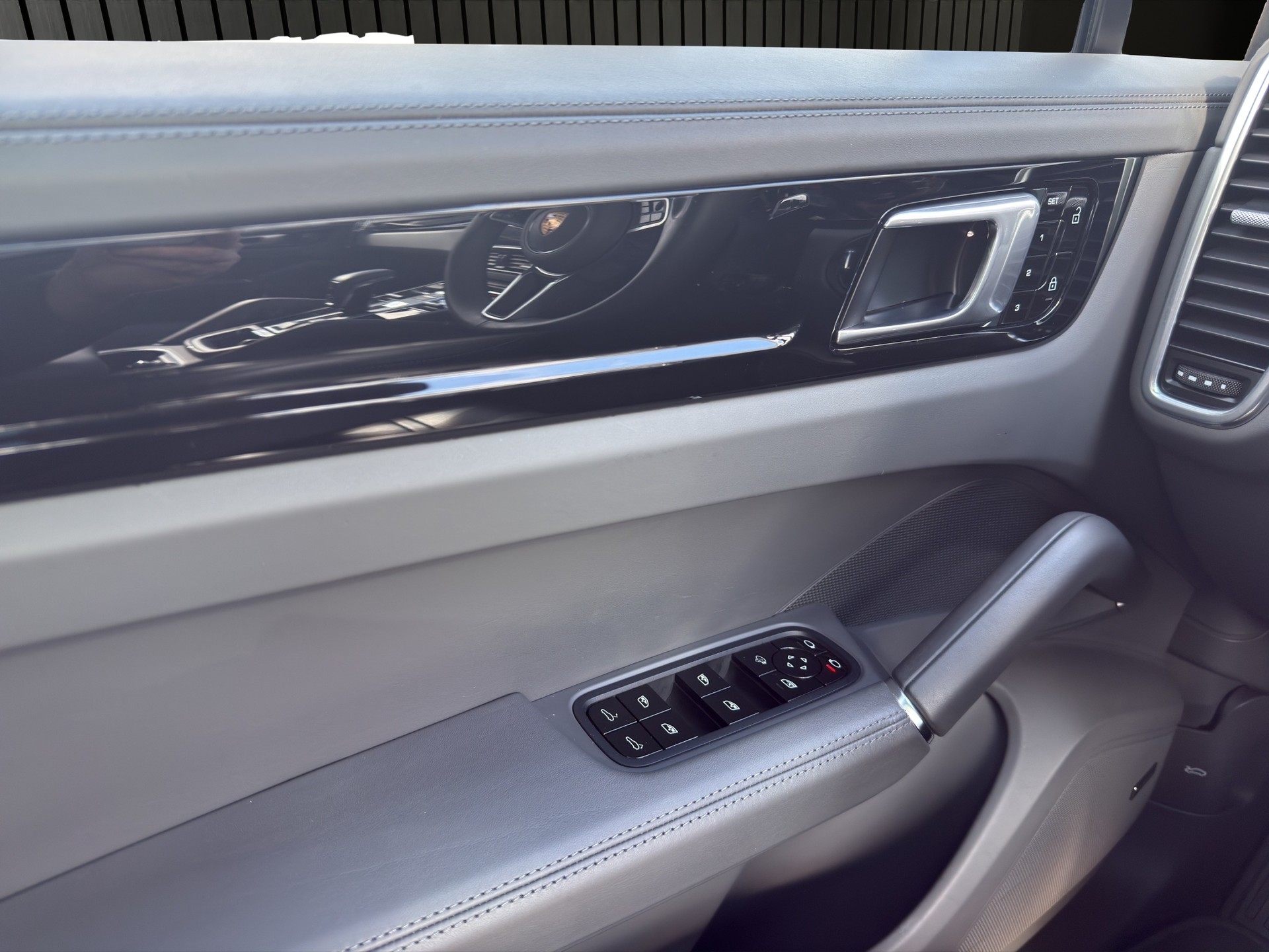PORSCHE Cayenne S-image-10