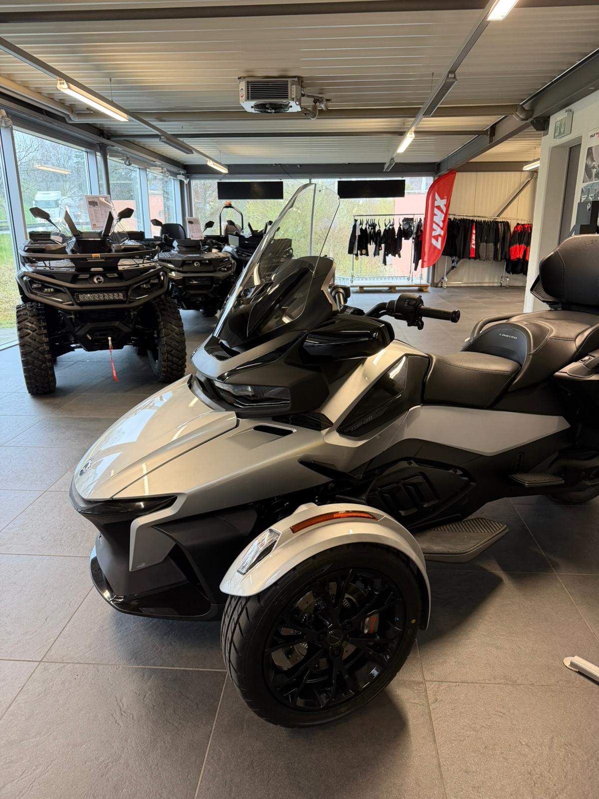 CAN-AM Spyder RT LTD-image-2