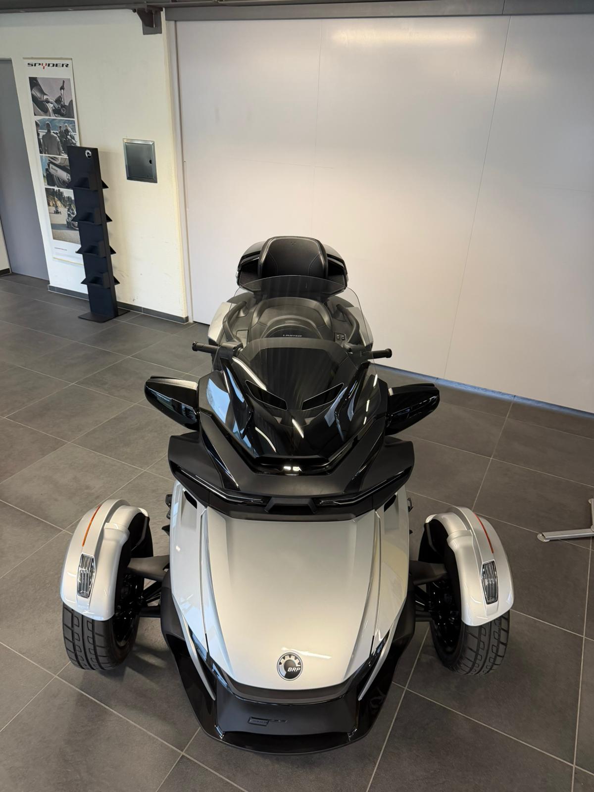 CAN-AM Spyder RT LTD-image-14