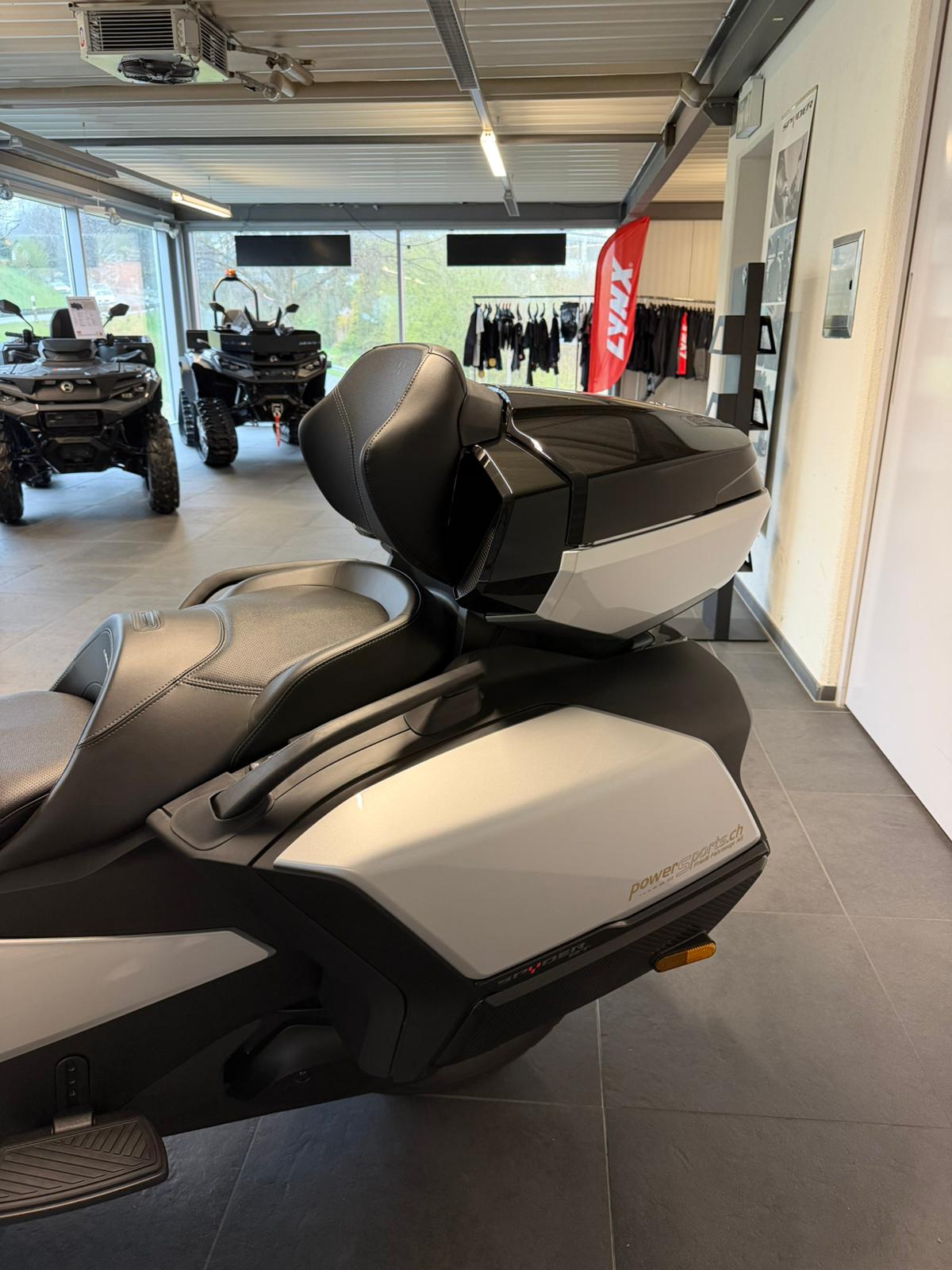 CAN-AM Spyder RT LTD-image-9