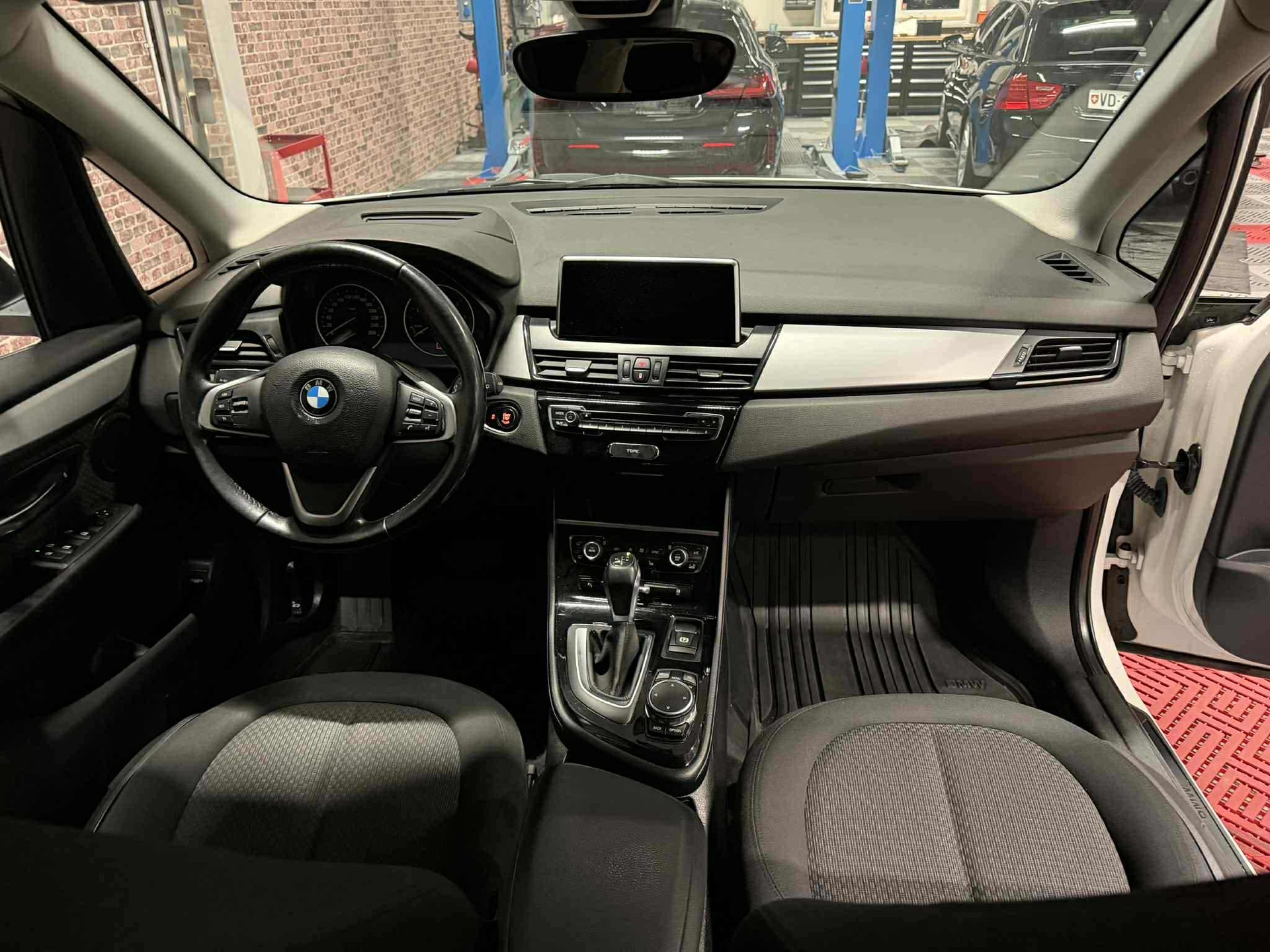BMW 220d xDrive Active Tourer Luxury Line Steptronic-image-9