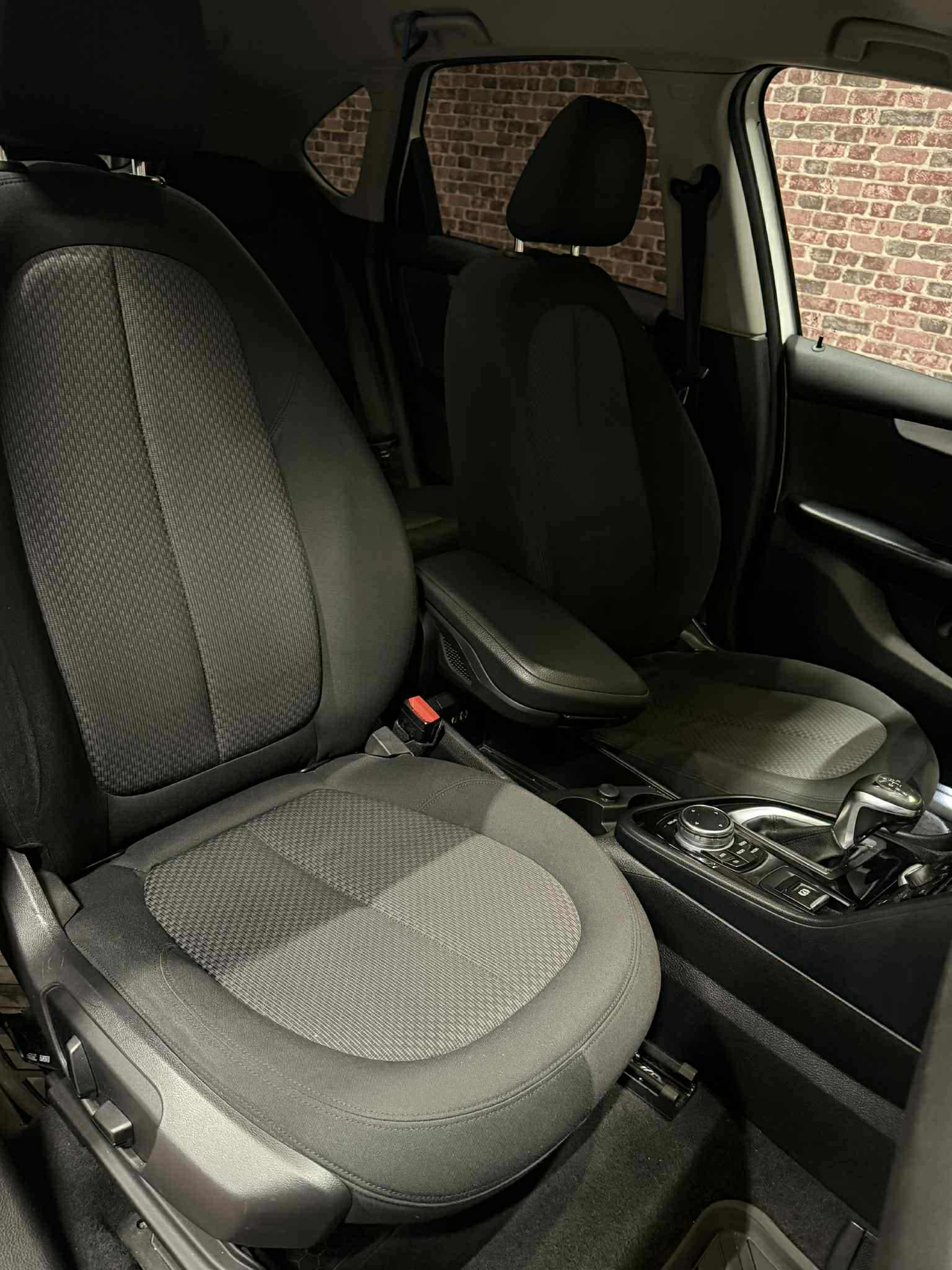 BMW 220d xDrive Active Tourer Luxury Line Steptronic-image-6