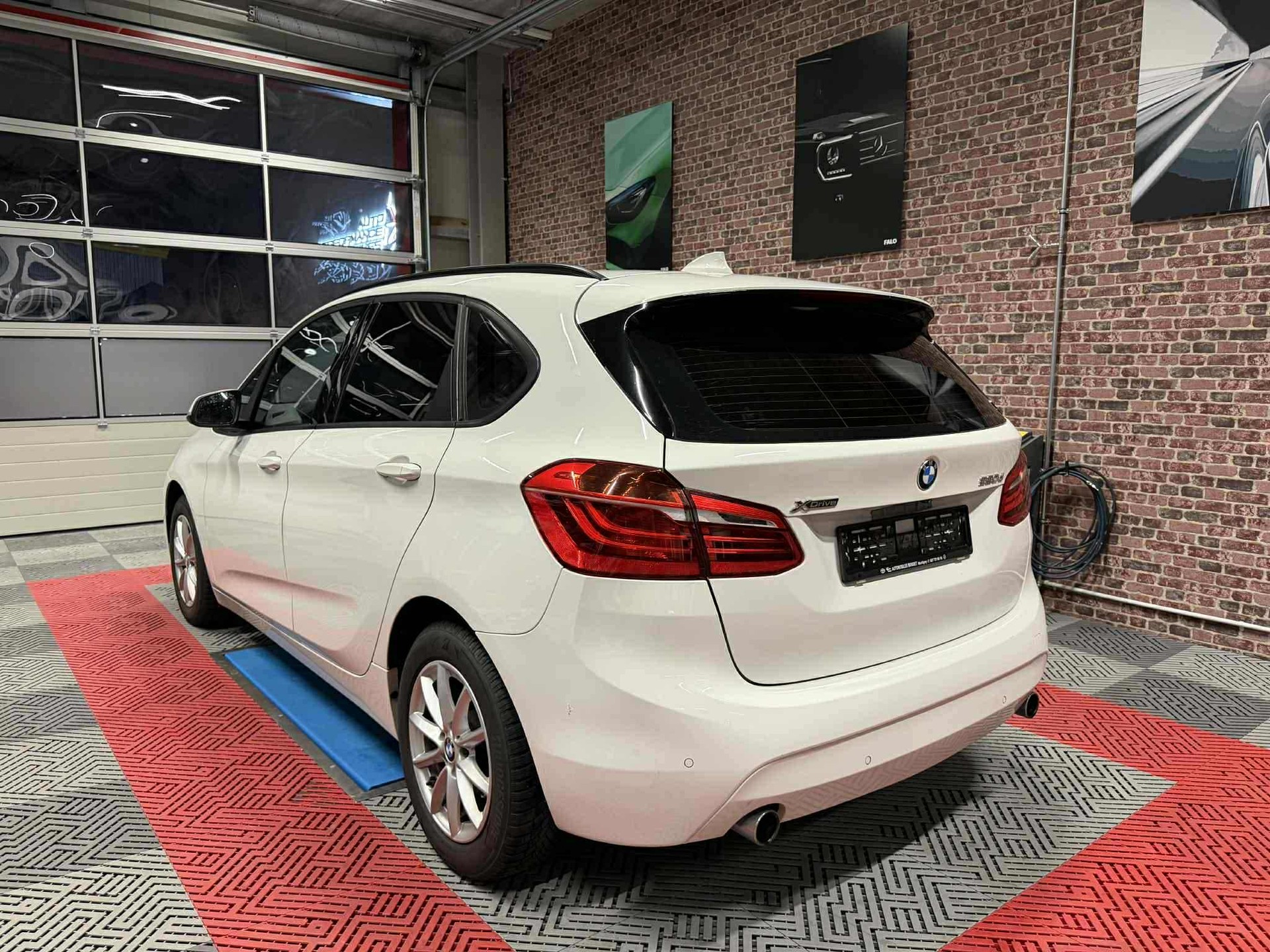 BMW 220d xDrive Active Tourer Luxury Line Steptronic-image-2