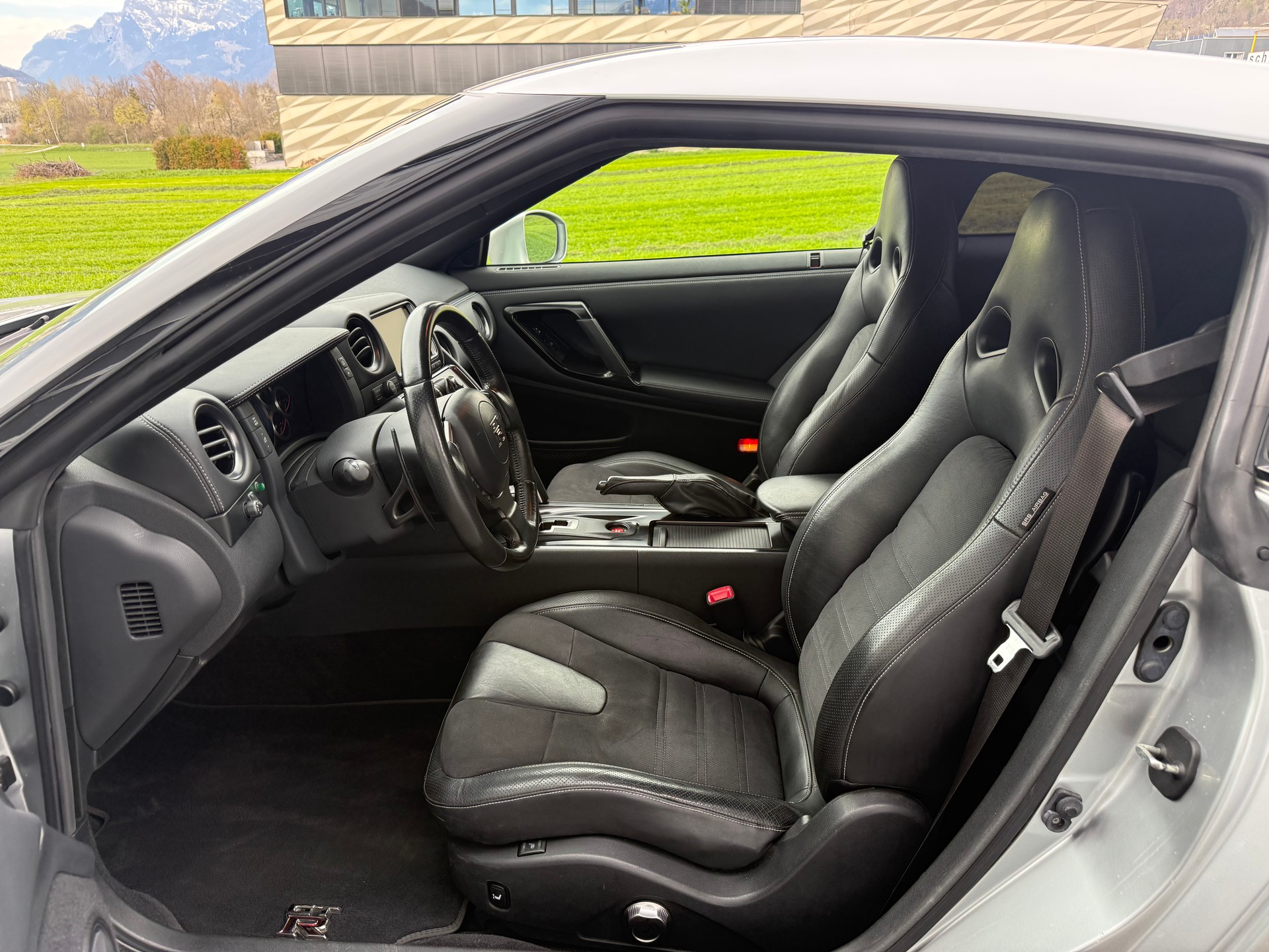 NISSAN GT-R 3.8 V6 Biturbo Black Edition-image-4