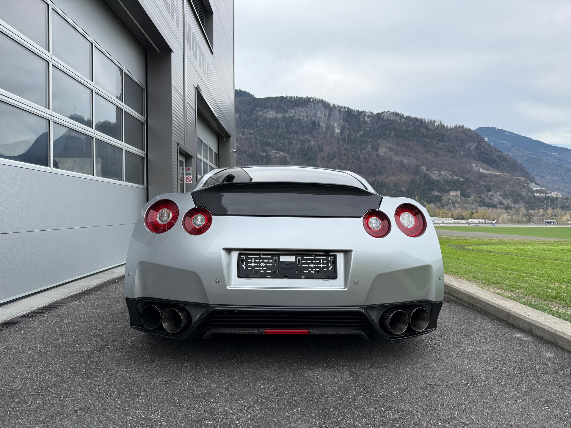 NISSAN GT-R 3.8 V6 Biturbo Black Edition-image-2