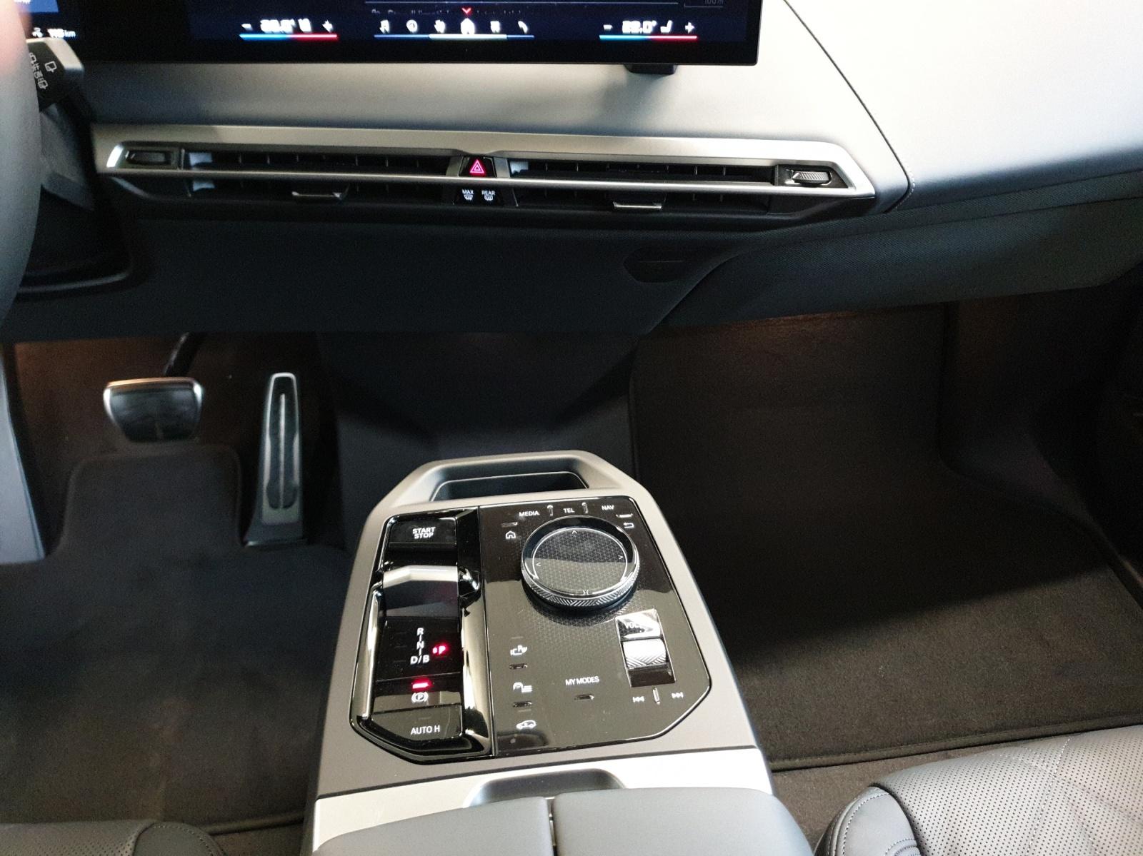BMW iX M70-image-20