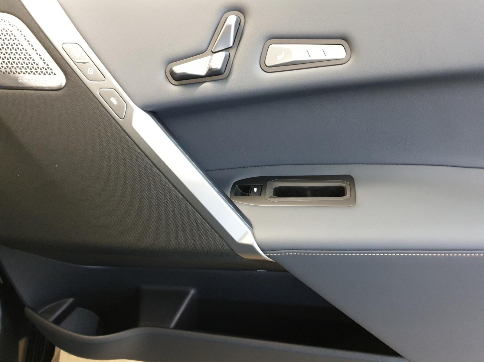 BMW iX M70-image-15