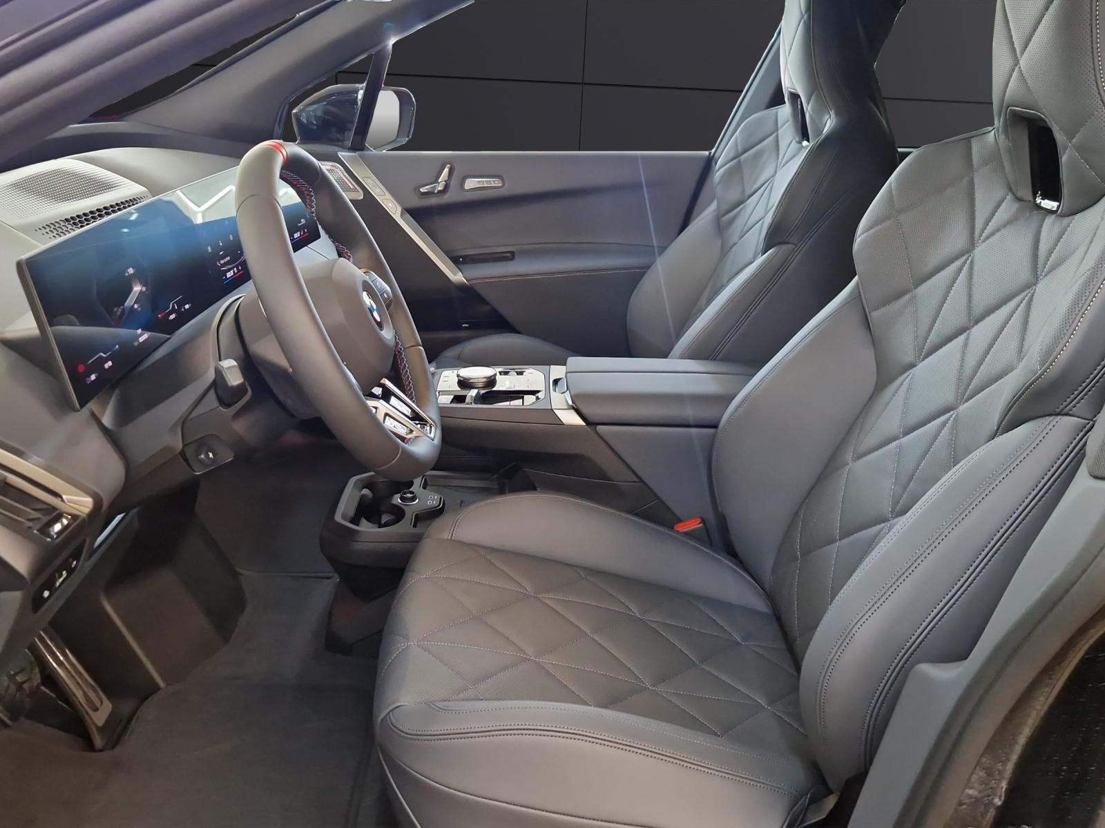 BMW iX M70-image-10