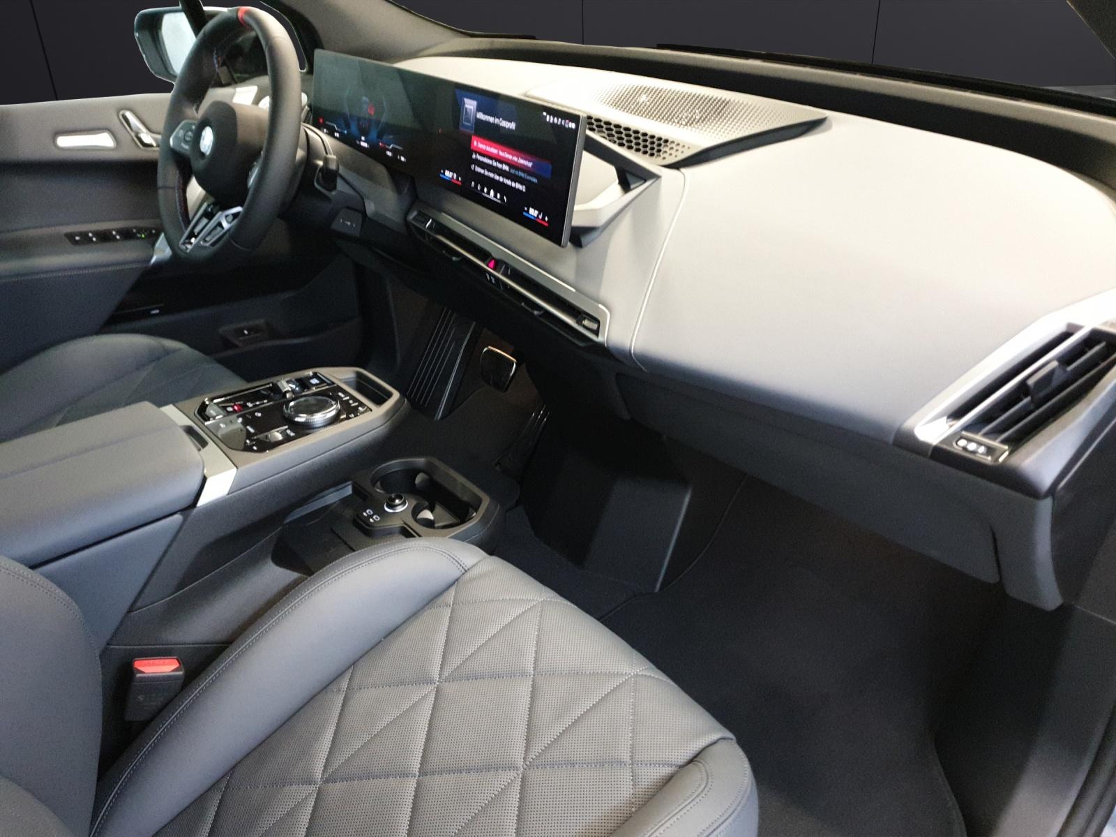 BMW iX M70-image-14