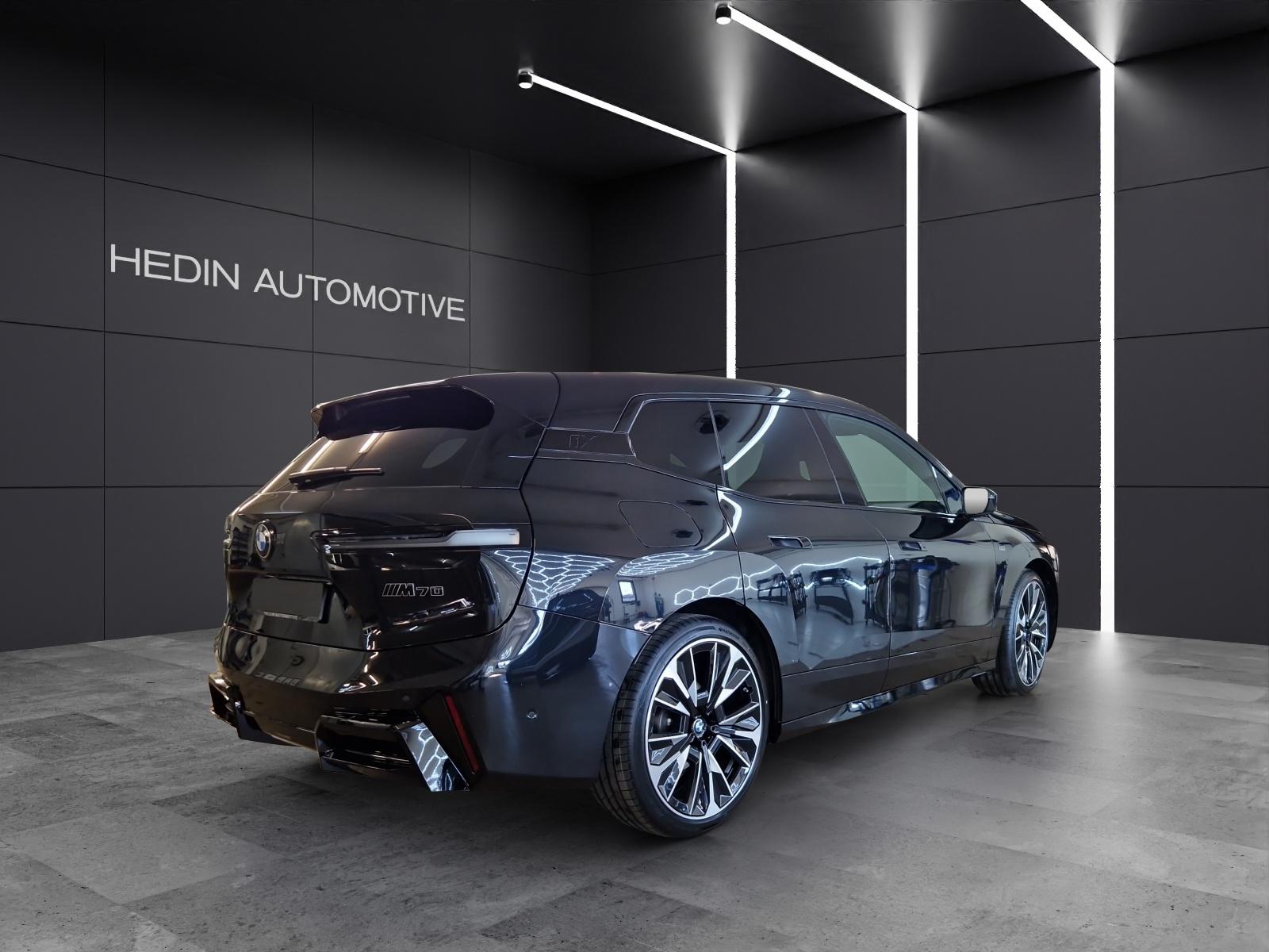 BMW iX M70-image-4