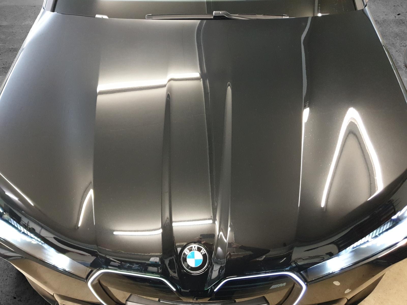 BMW iX M70-image-22