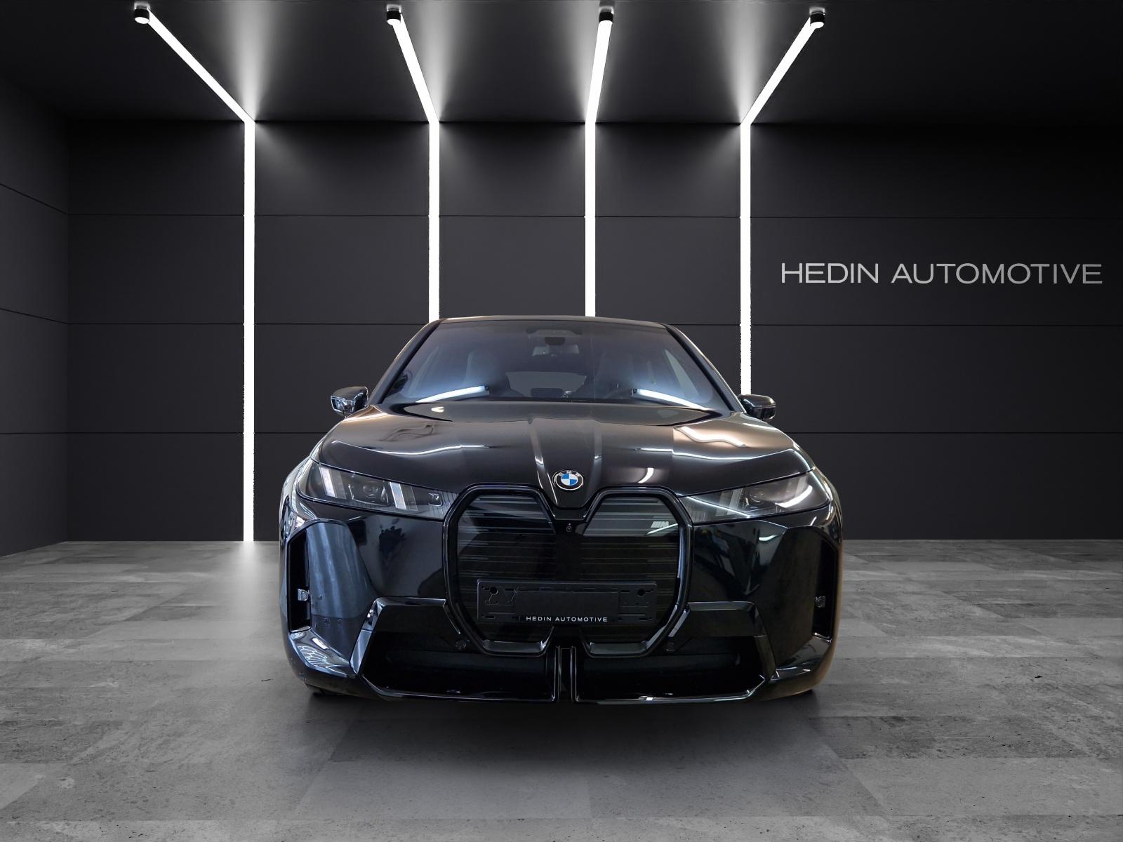 BMW iX M70-image-7