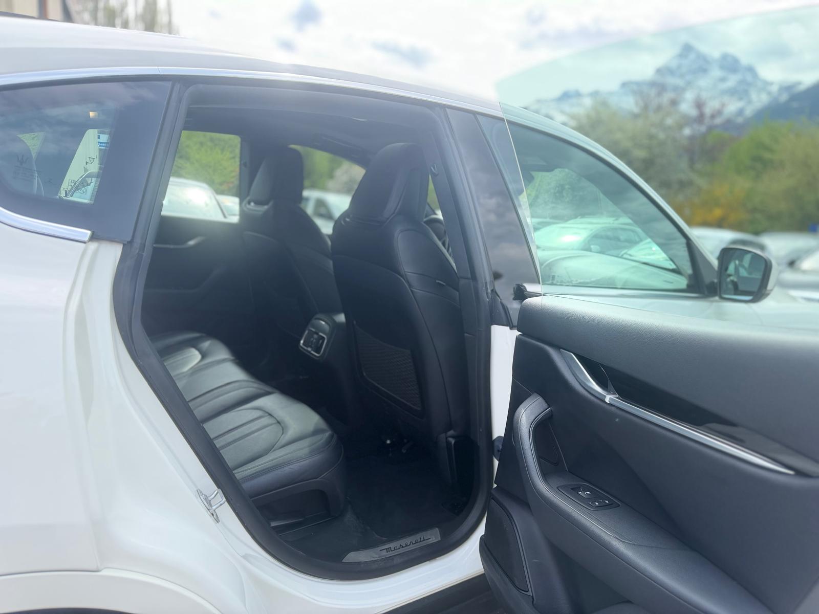 MASERATI Levante 3.0 V6 GranSport Automatica-image-12