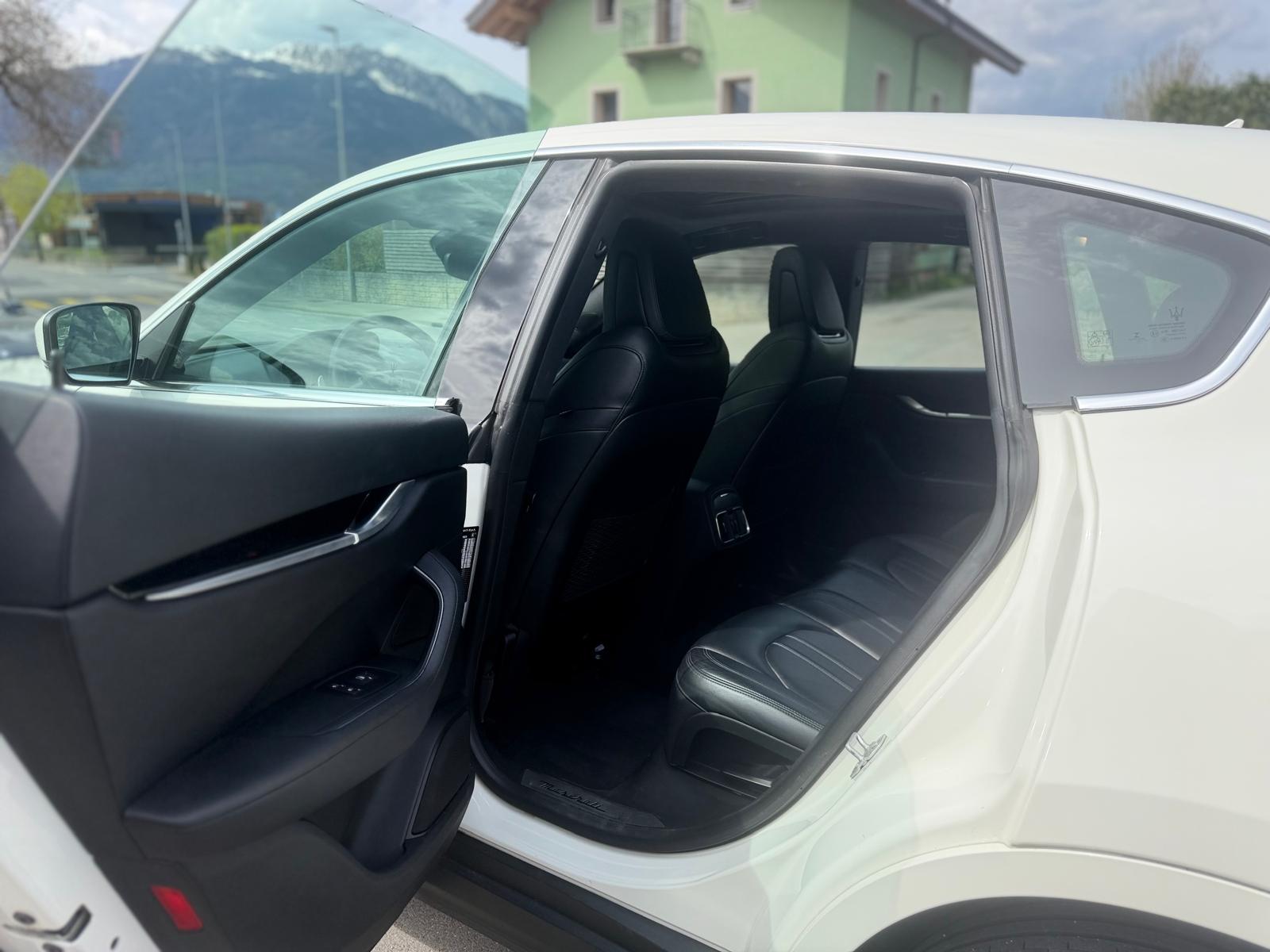 MASERATI Levante 3.0 V6 GranSport Automatica-image-11