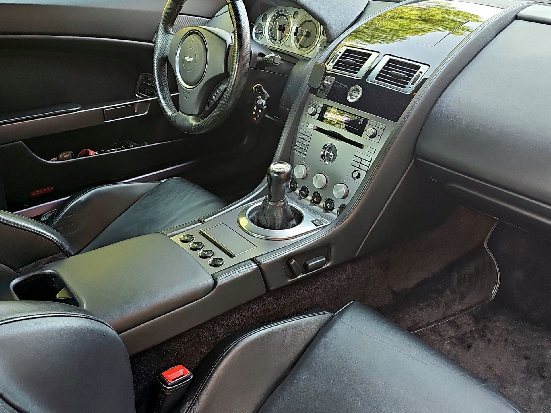 ASTON MARTIN V8 Vantage 4.3-image-22