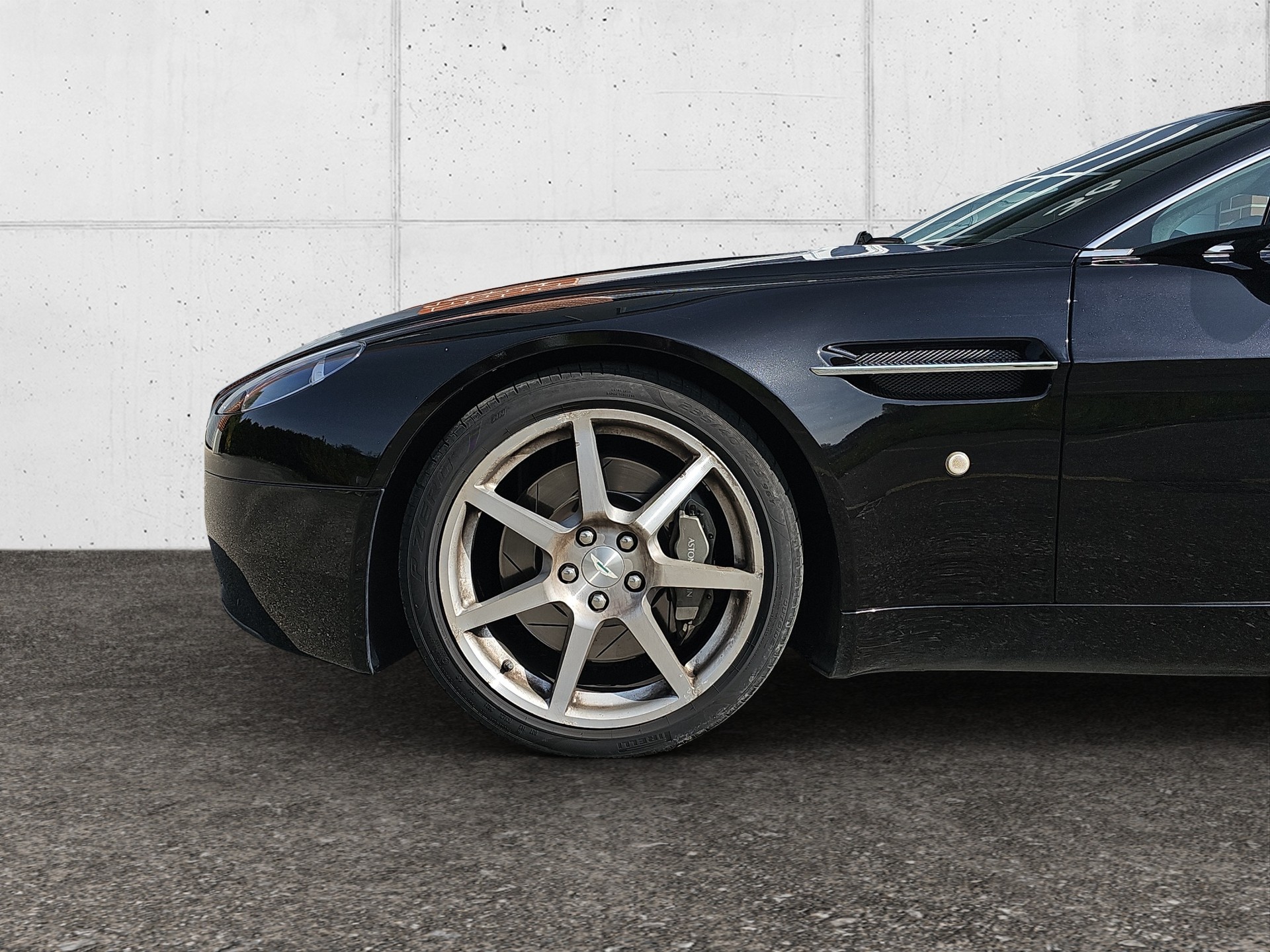 ASTON MARTIN V8 Vantage 4.3-image-4