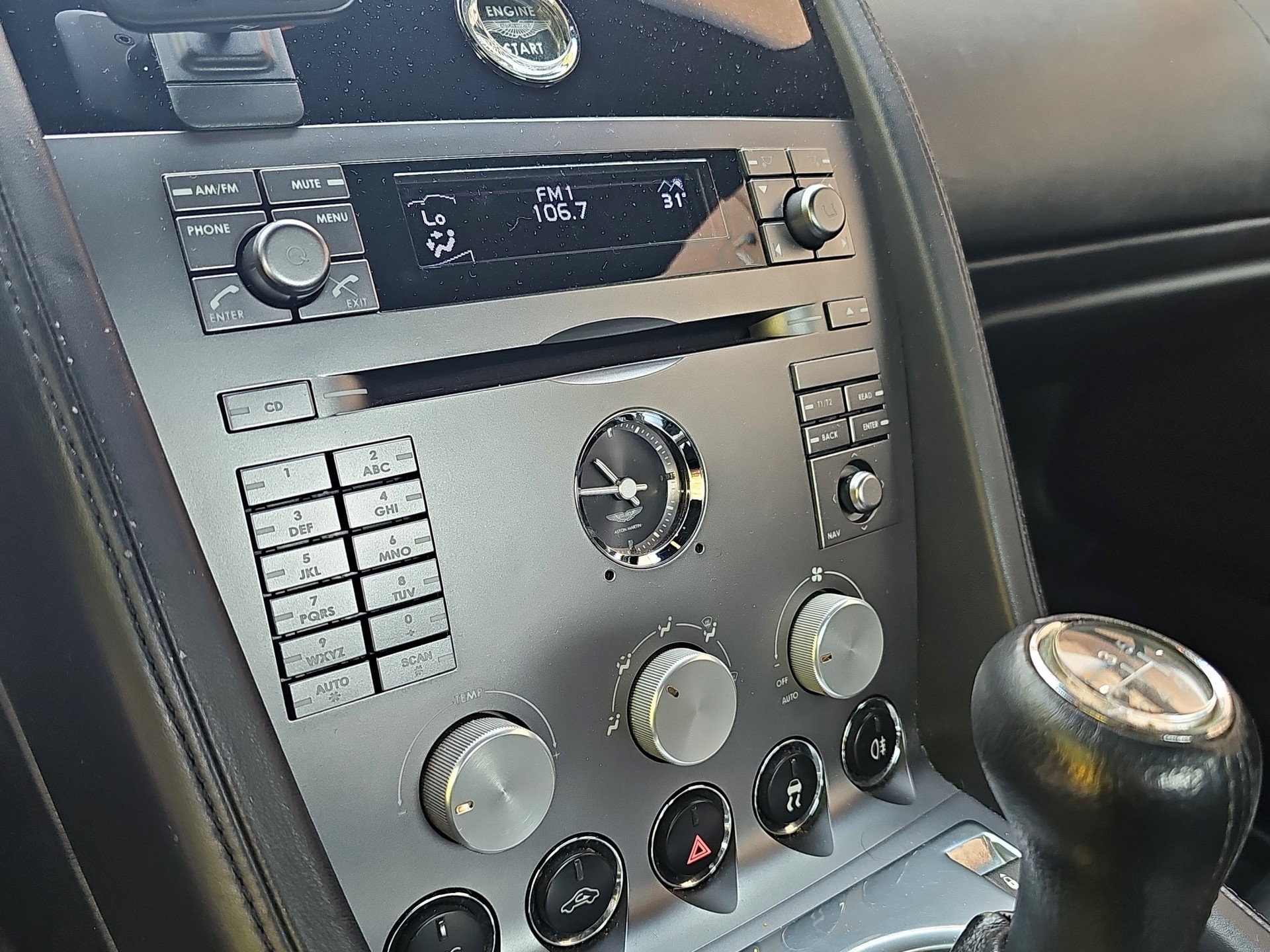 ASTON MARTIN V8 Vantage 4.3-image-16