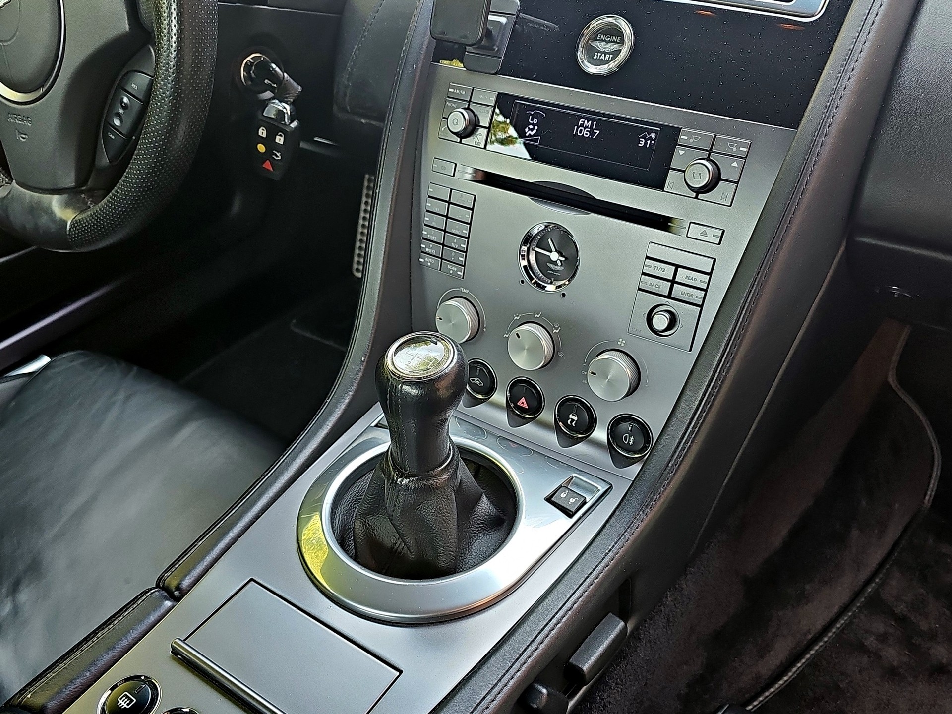 ASTON MARTIN V8 Vantage 4.3-image-23