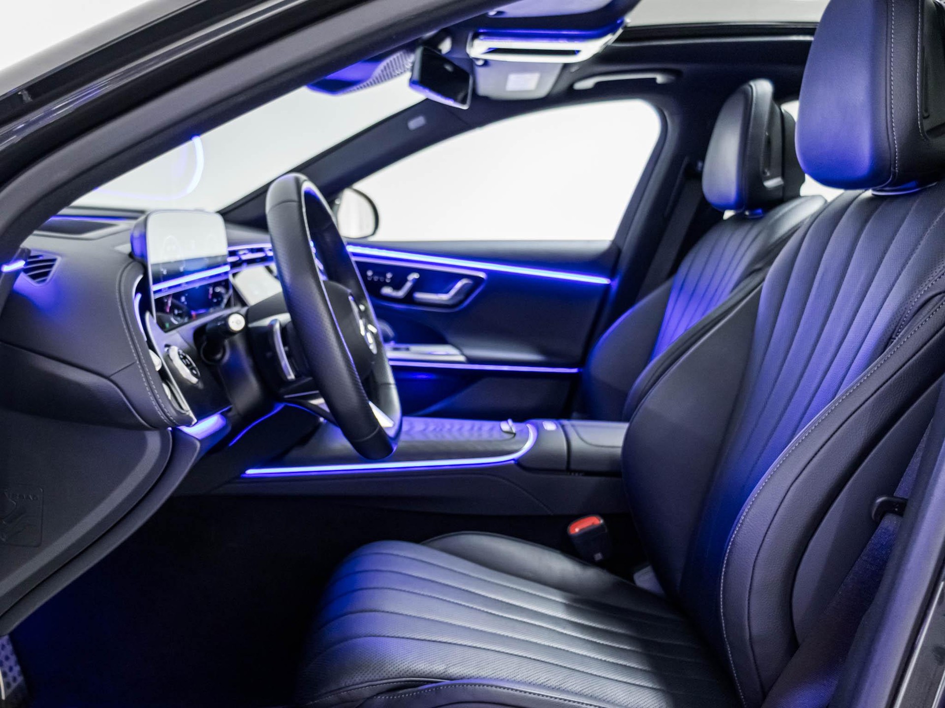 MERCEDES-BENZ E 200 4MATIC-image-6