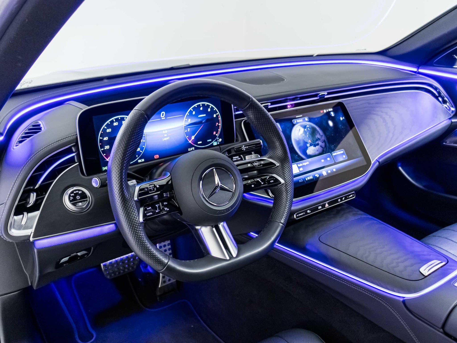 MERCEDES-BENZ E 200 4MATIC-image-9