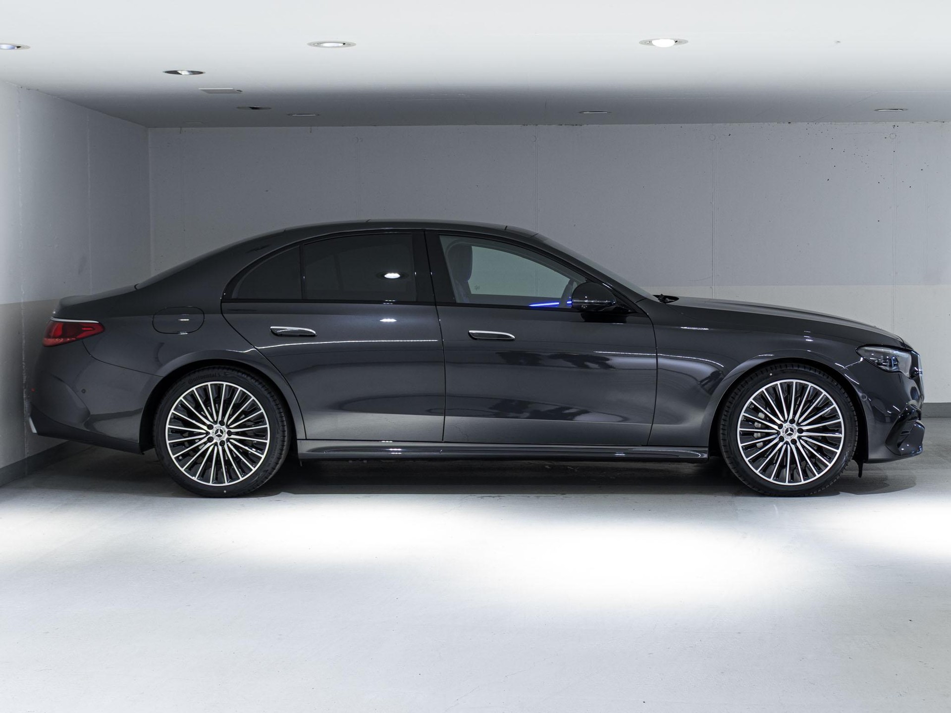 MERCEDES-BENZ E 200 4MATIC-image-1