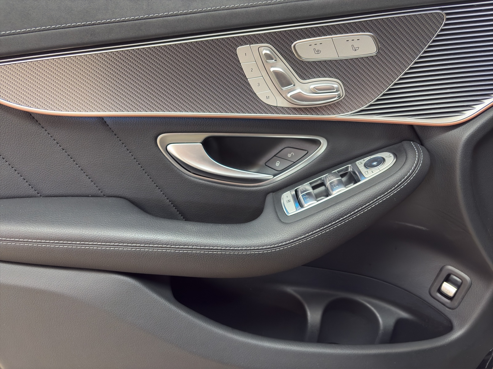 MERCEDES-BENZ EQC 400 4Matic EQ Star-image-8