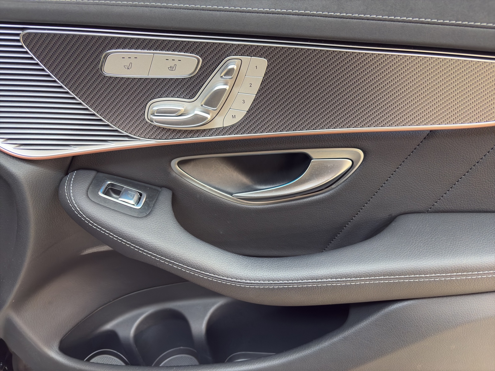 MERCEDES-BENZ EQC 400 4Matic EQ Star-image-10