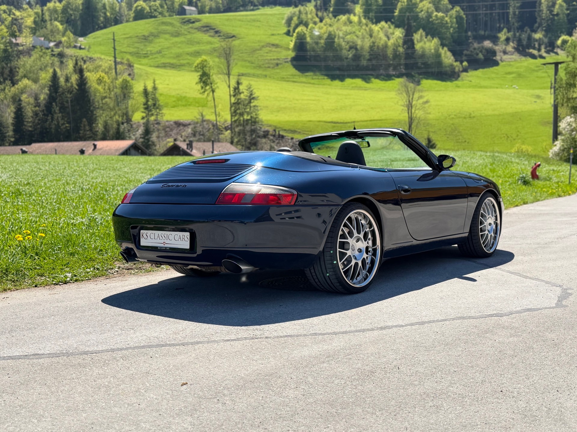 PORSCHE 911 Carrera Cabrio-image-2