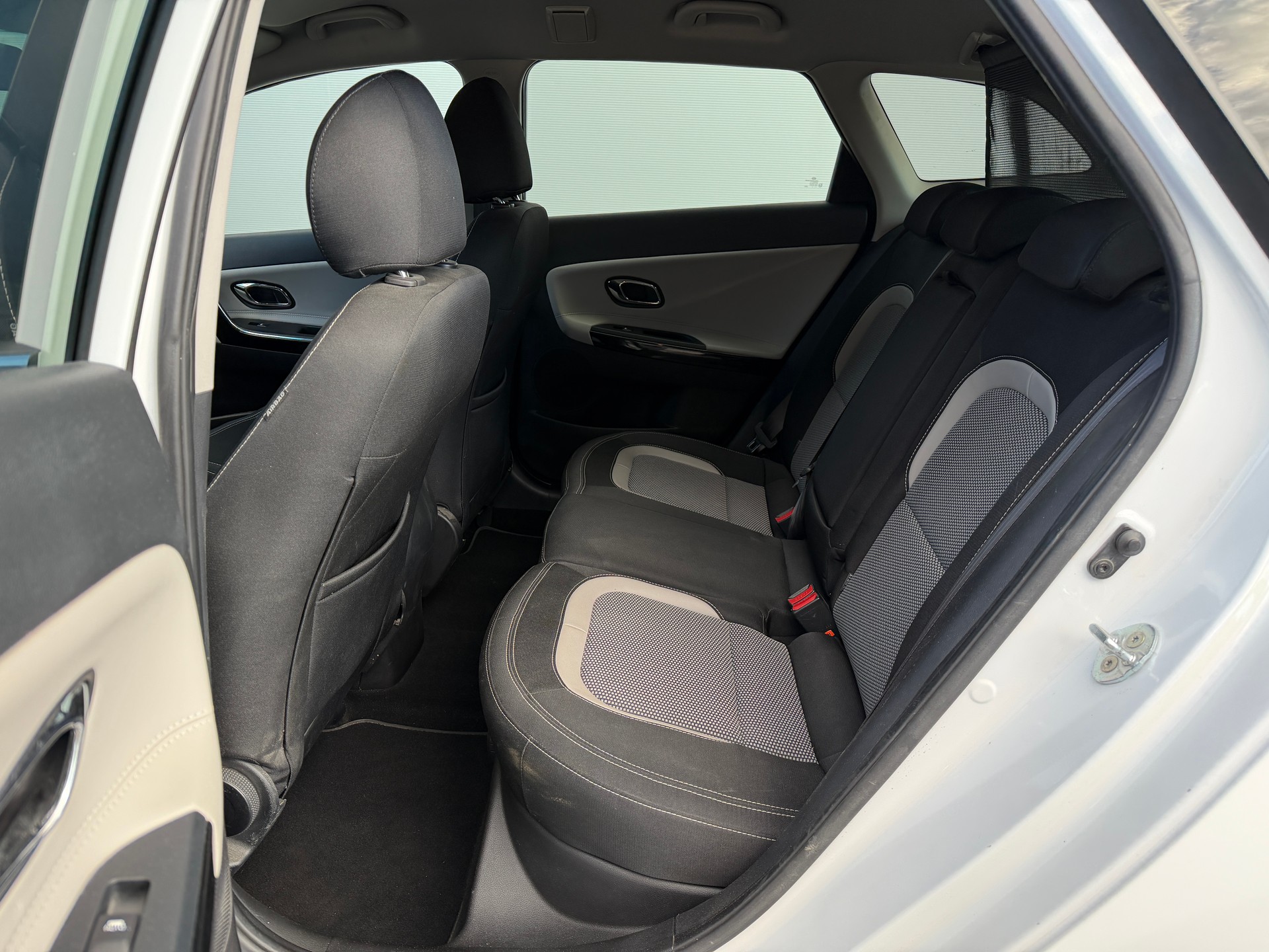 KIA Cee'd Sportswagon 1.6 GDi Swiss Eco Edition-image-11