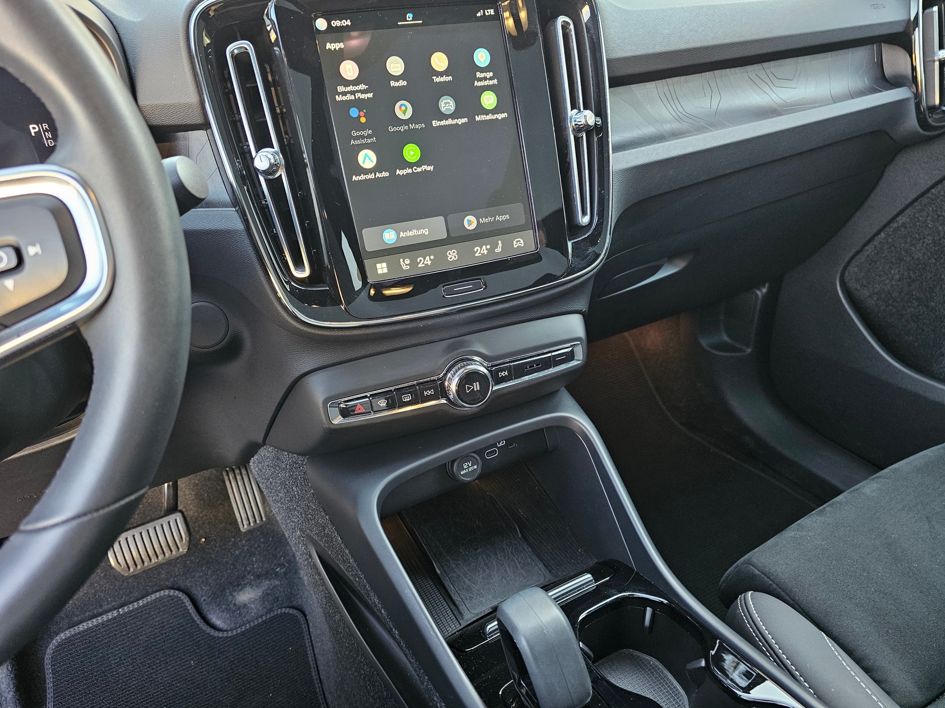 VOLVO C40 P8 Twin Recharge AWD-image-10