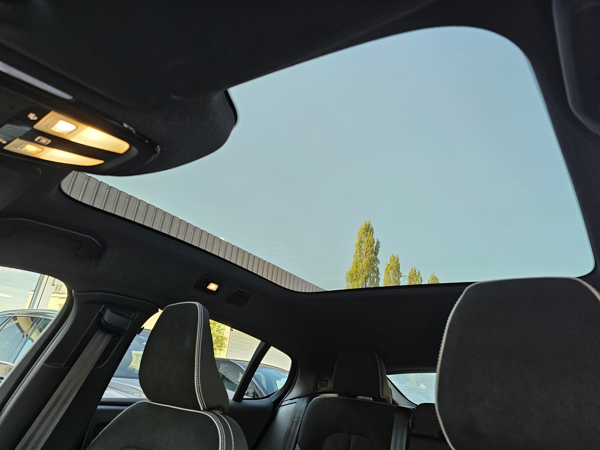 VOLVO C40 P8 Twin Recharge AWD-image-13