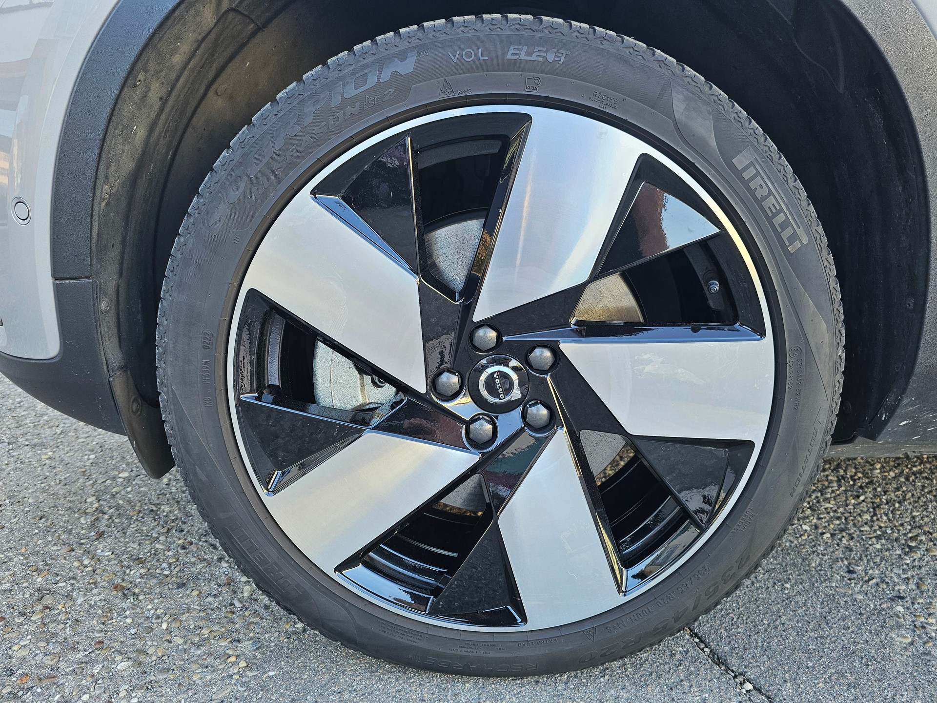 VOLVO C40 P8 Twin Recharge AWD-image-5