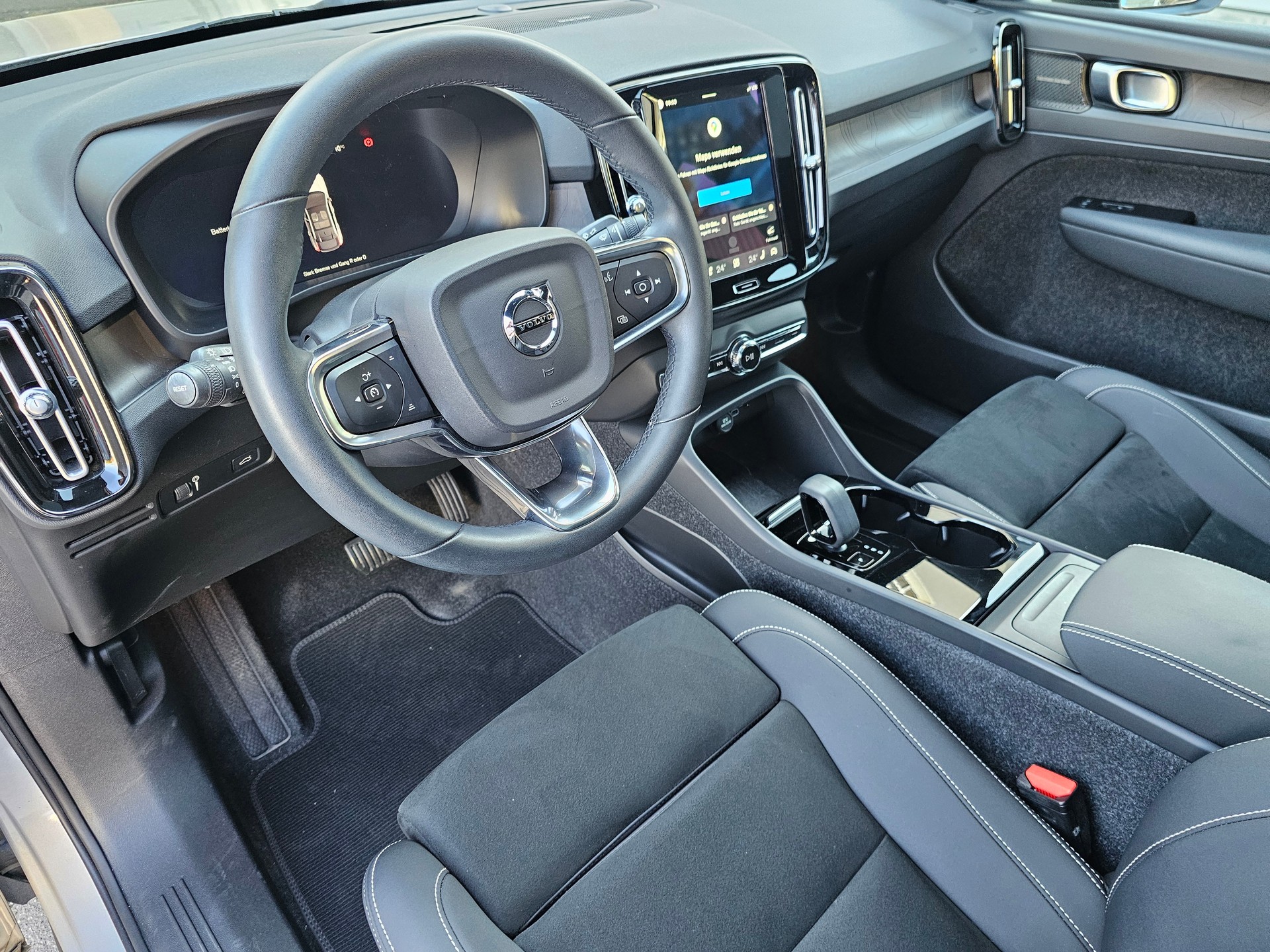 VOLVO C40 P8 Twin Recharge AWD-image-8