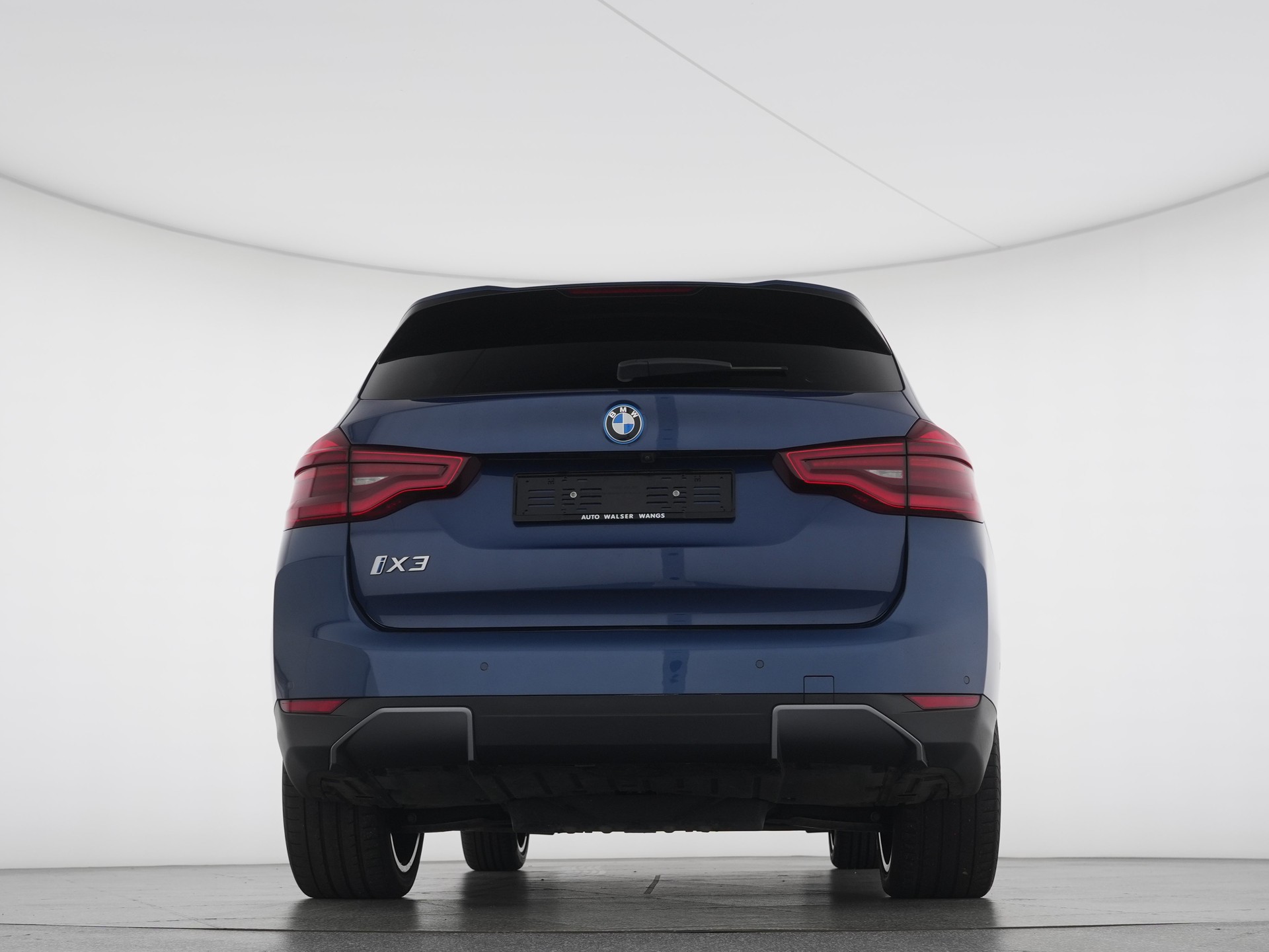 BMW iX3 E-Motor-showroom-element-3