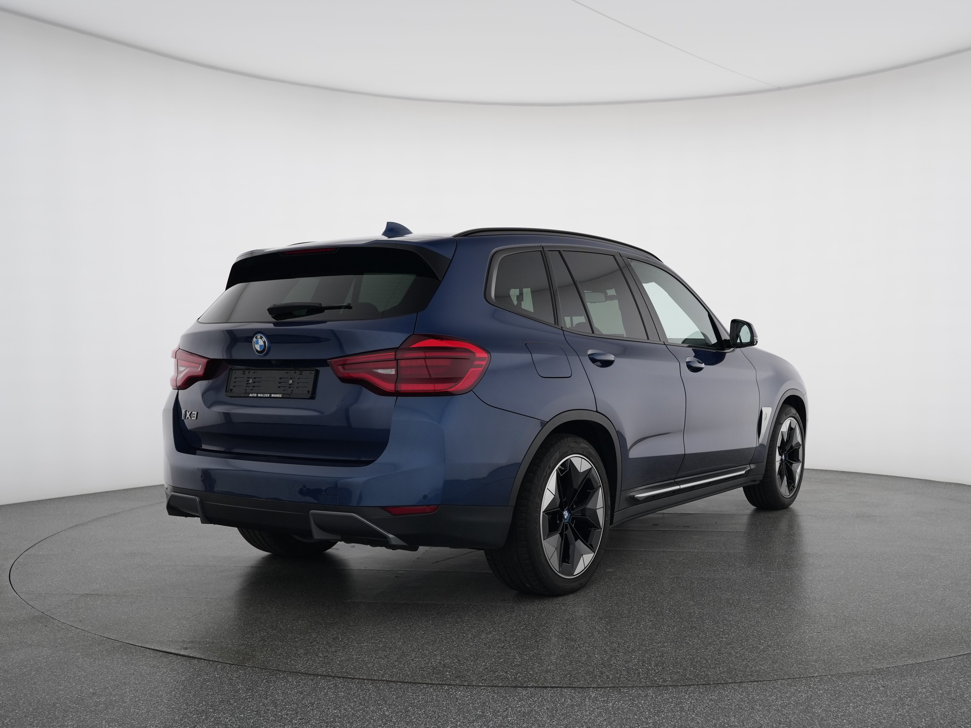 BMW iX3 E-Motor-showroom-element-2