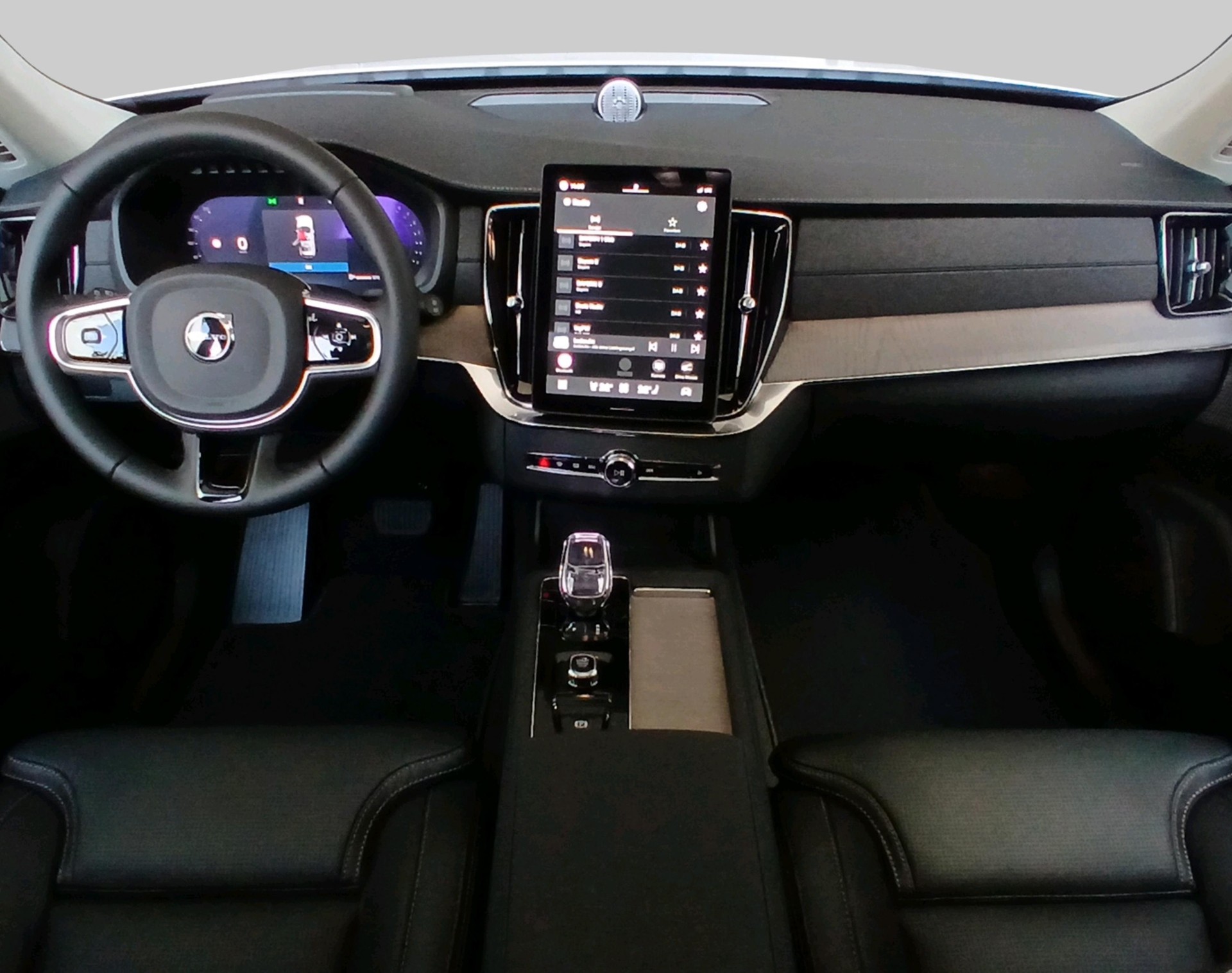 VOLVO XC90 2.0 B5 MH Ultra Dark AWD-image-4