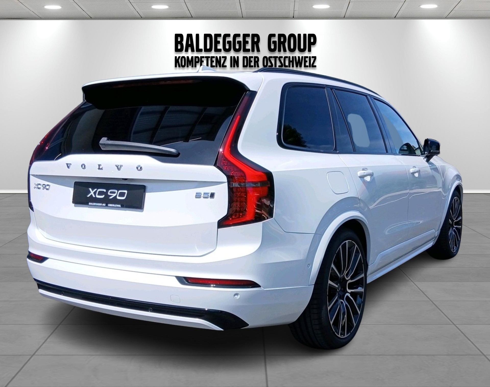 VOLVO XC90 2.0 B5 MH Ultra Dark AWD-showroom-element-1