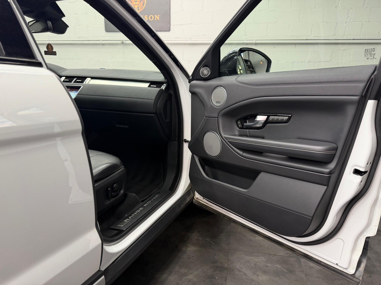 LAND ROVER Range Rover Evoque 2.0 TD4 HSE AT9-image-22