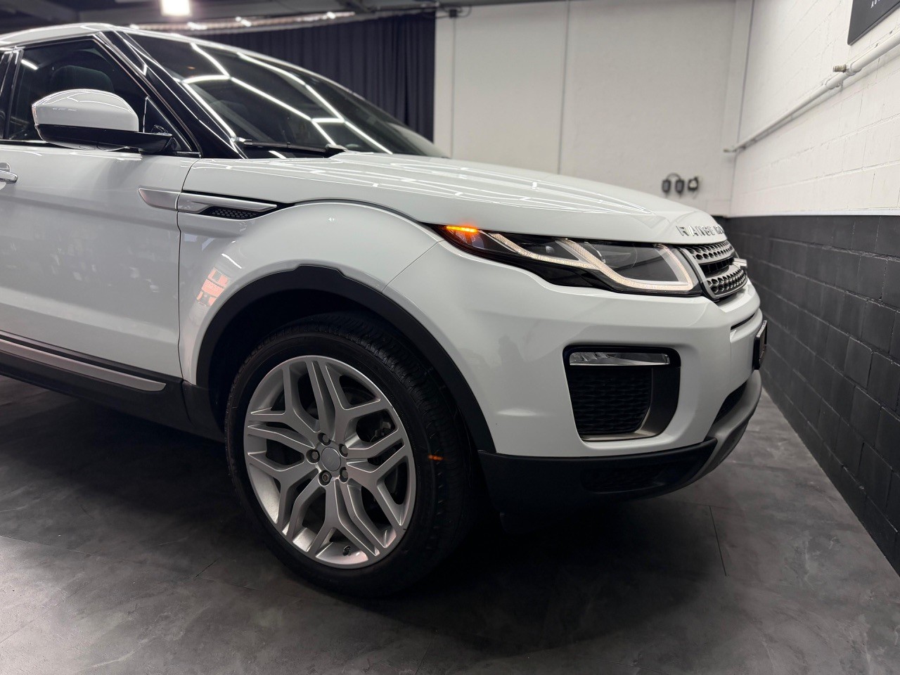 LAND ROVER Range Rover Evoque 2.0 TD4 HSE AT9-image-9