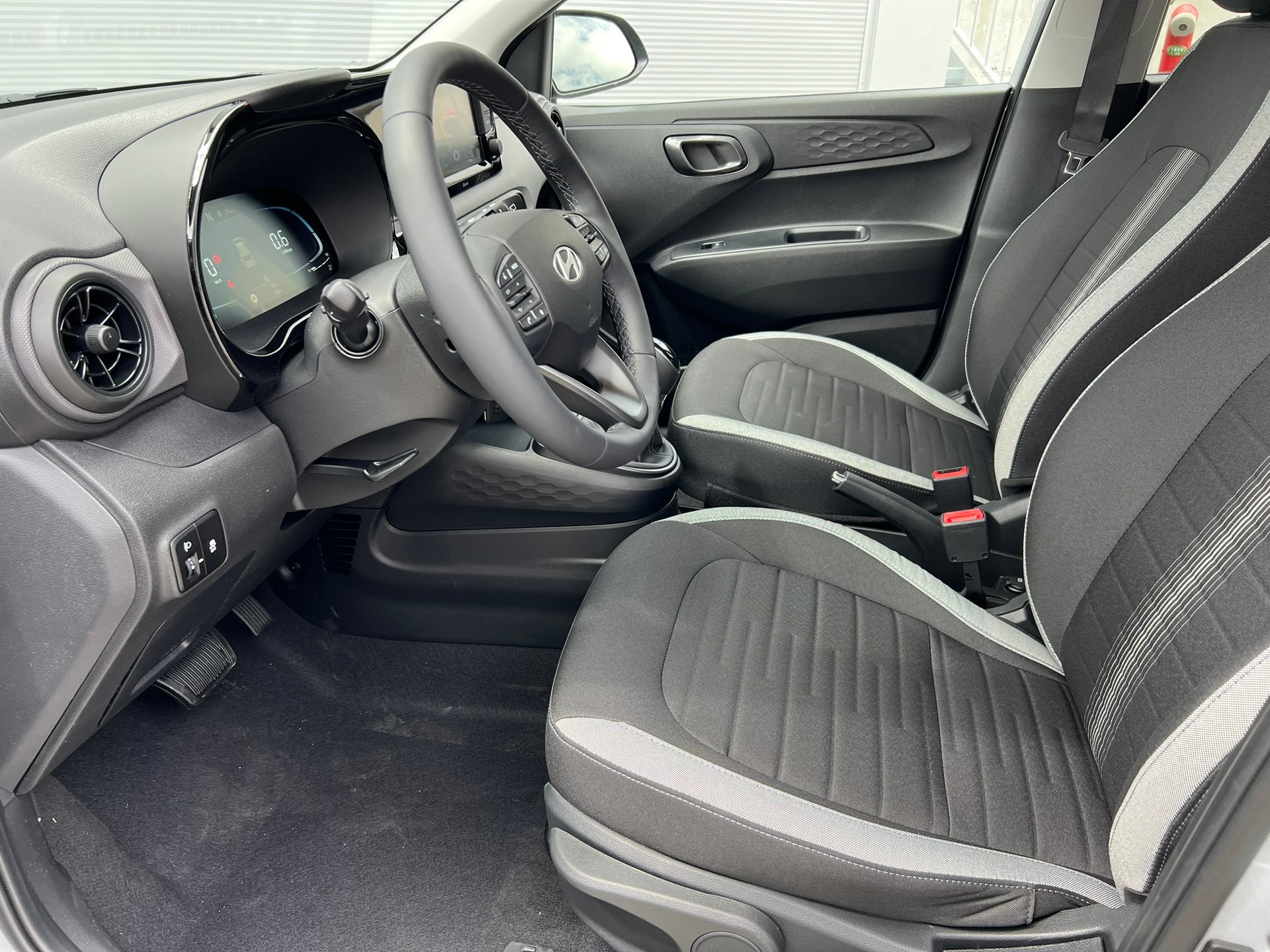 HYUNDAI i10 1.2 Amplia Aut.-image-5