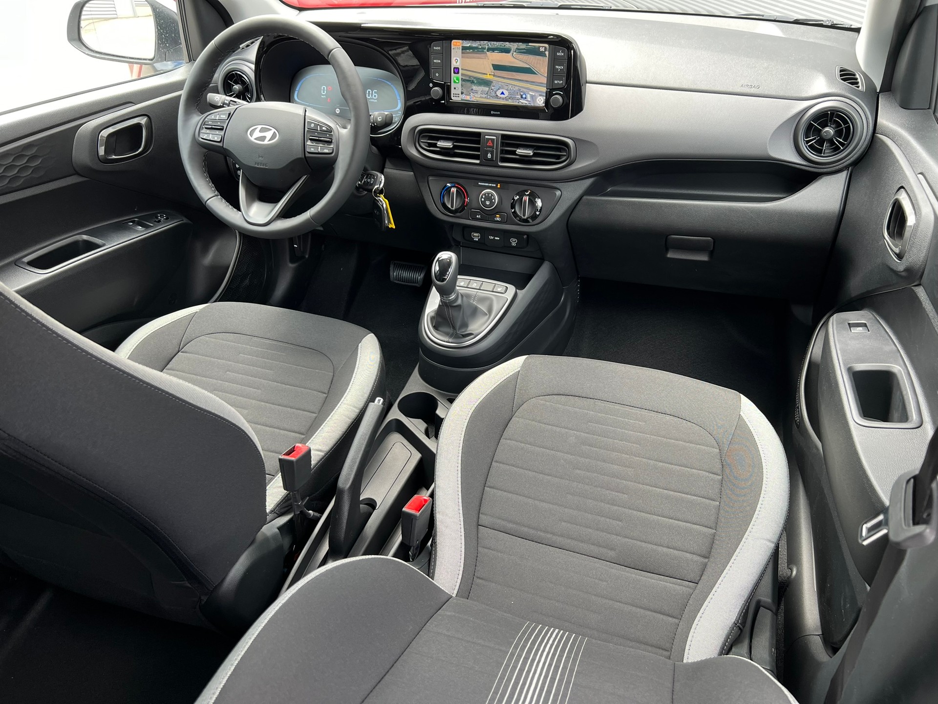 HYUNDAI i10 1.2 Amplia Aut.-image-8