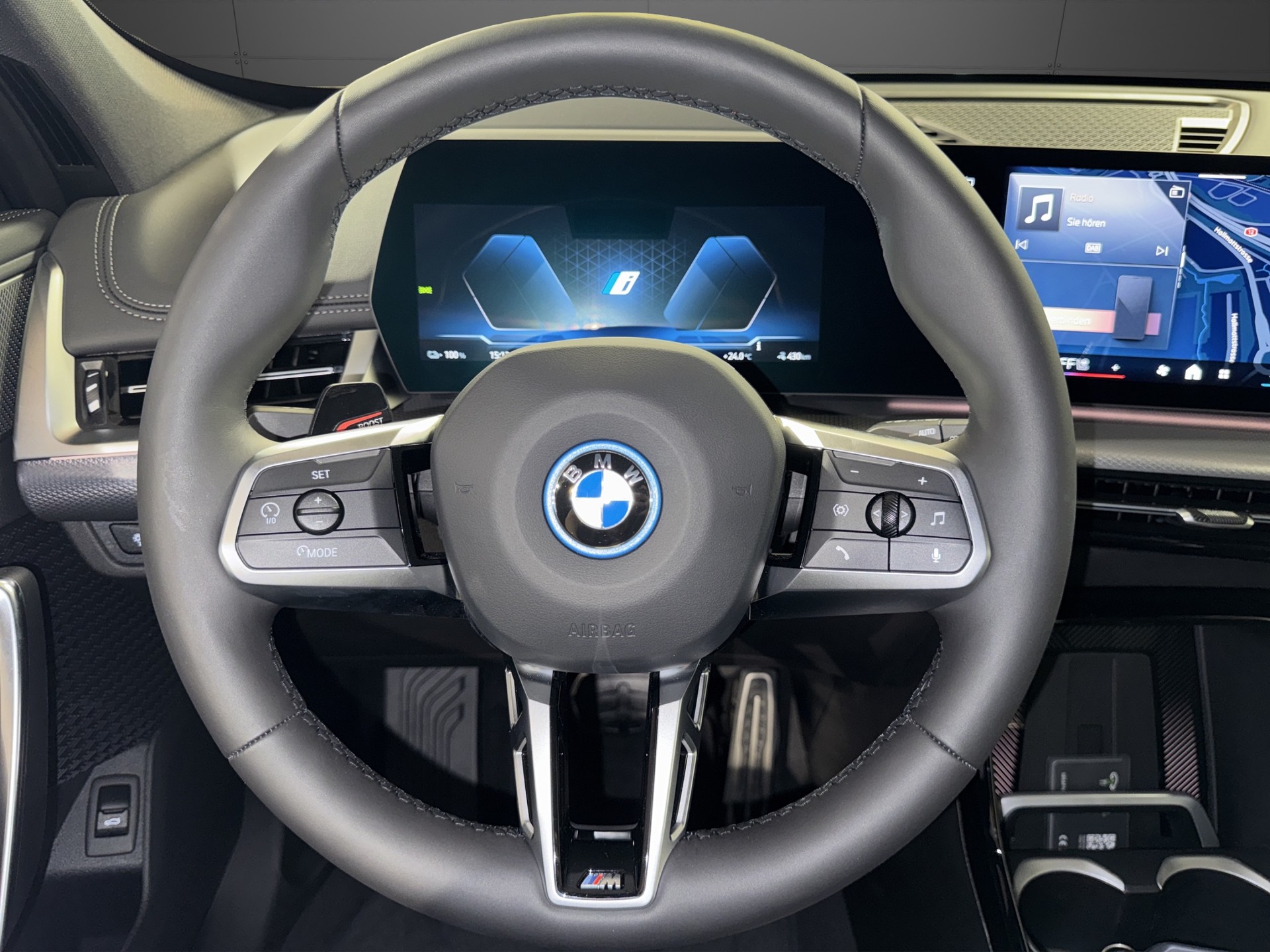 BMW iX1 30 xDrive-image-13