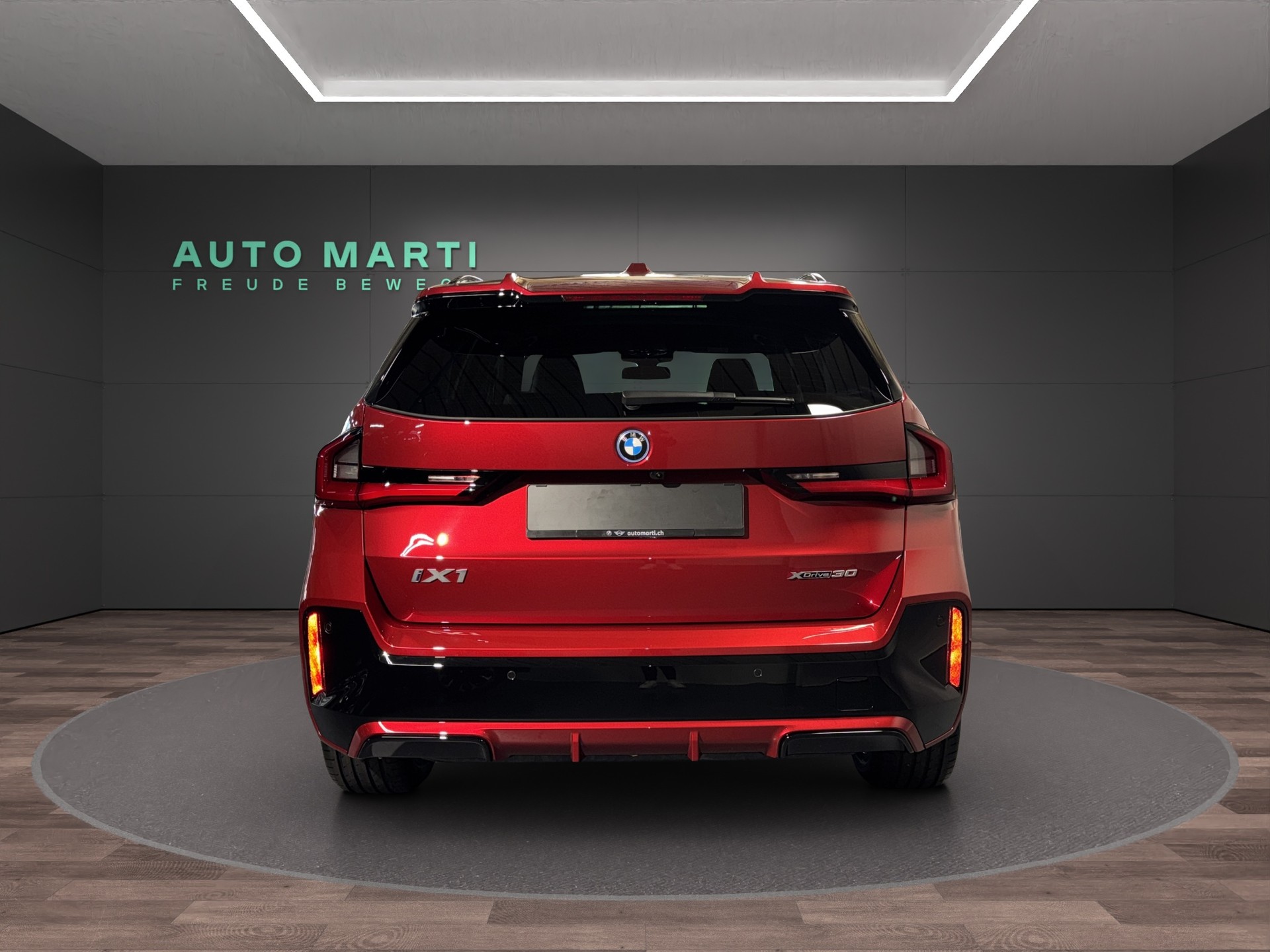 BMW iX1 30 xDrive-showroom-element-2