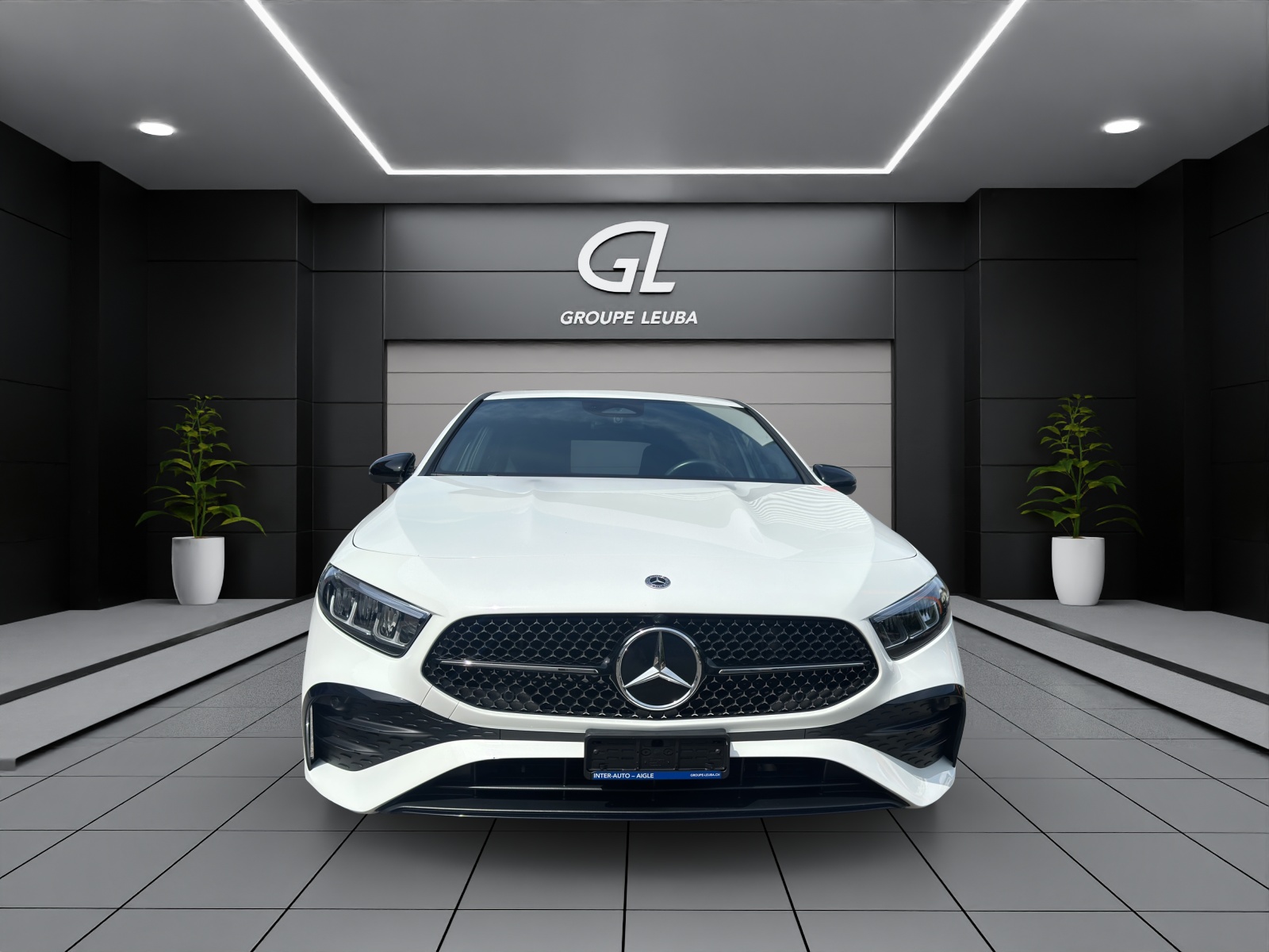 MERCEDES-BENZ A 180-showroom-element-1