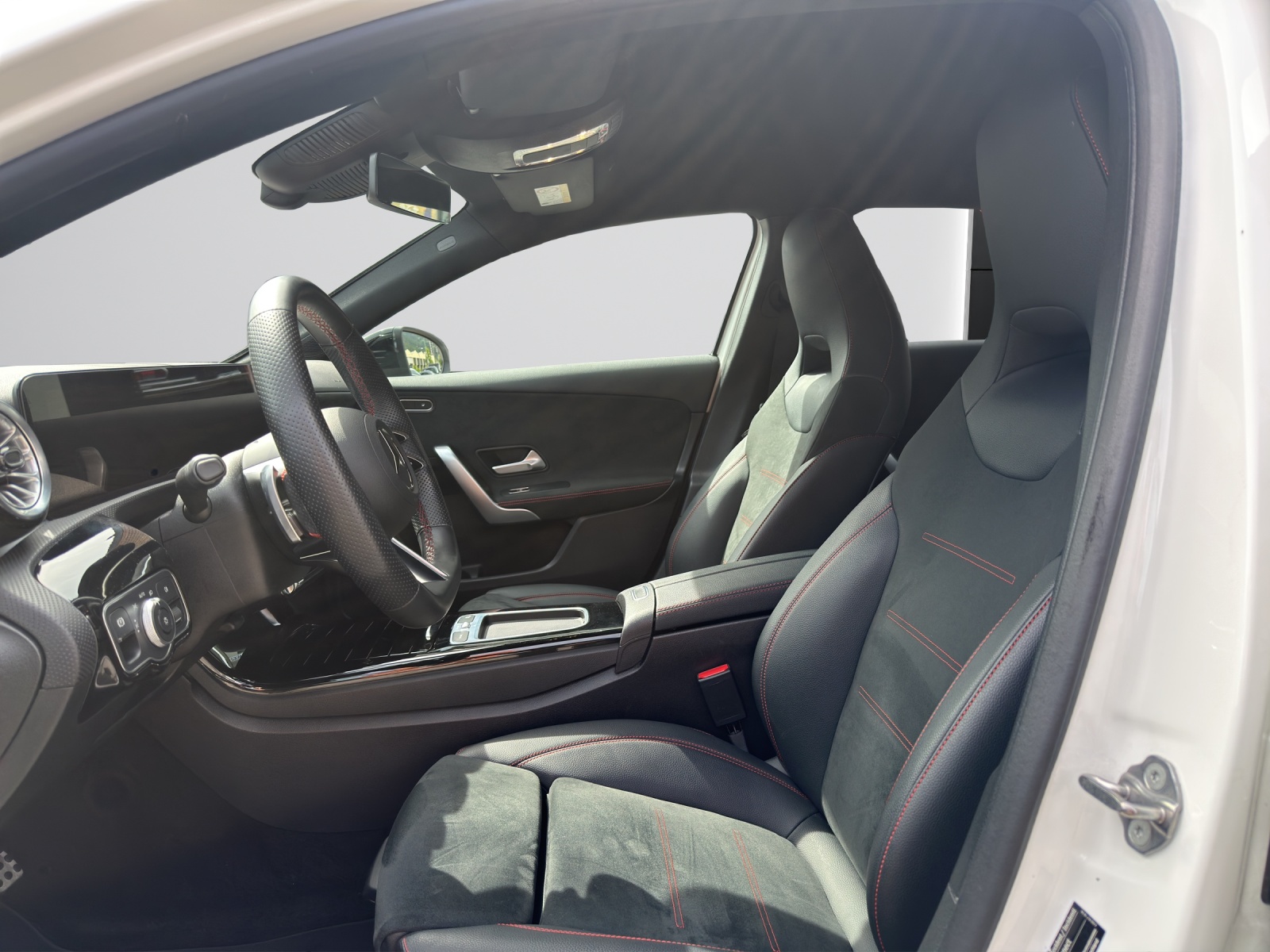 MERCEDES-BENZ A 180-image-10