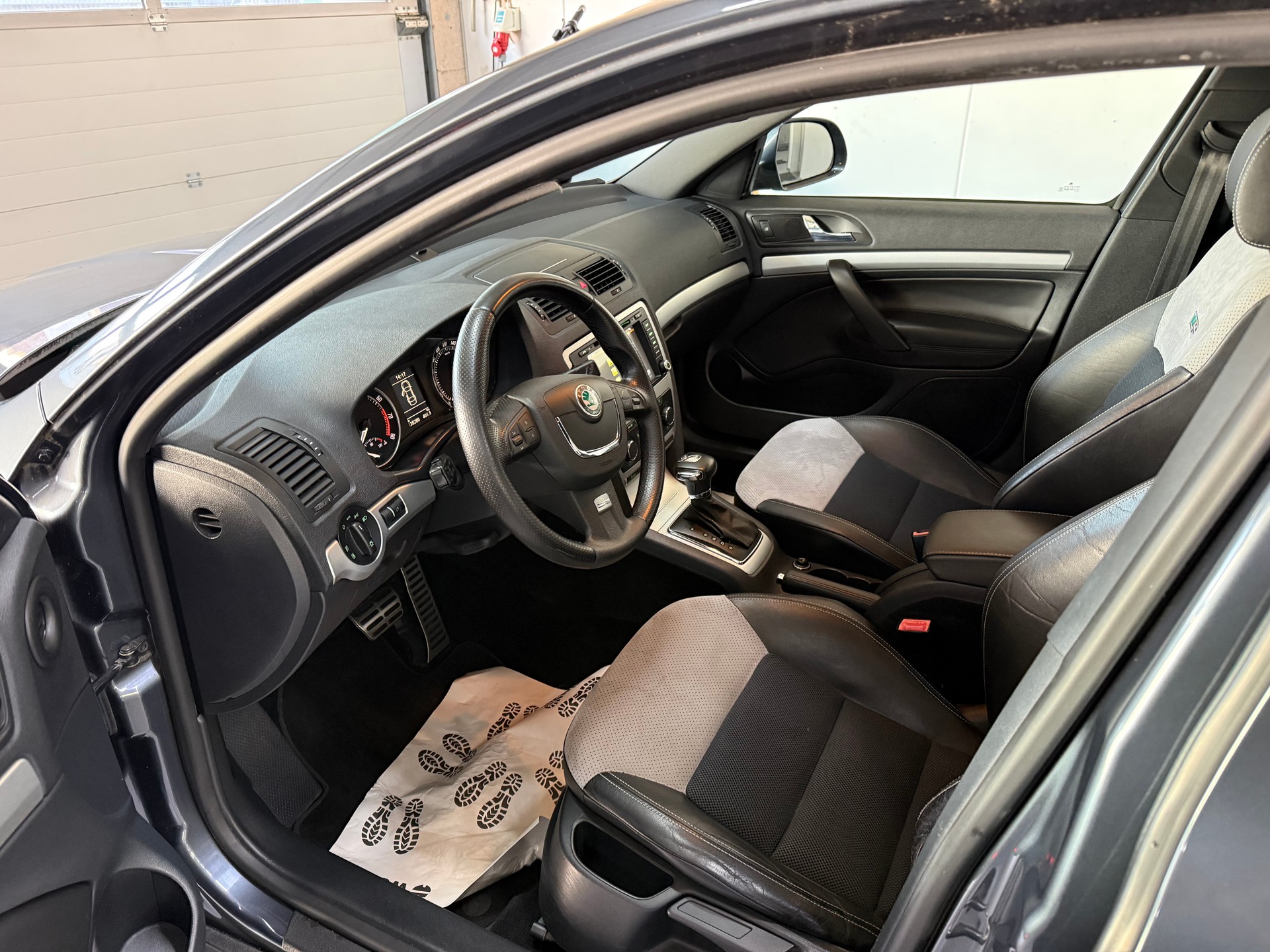 SKODA Octavia Combi 2.0 TSI RS DSG-image-6