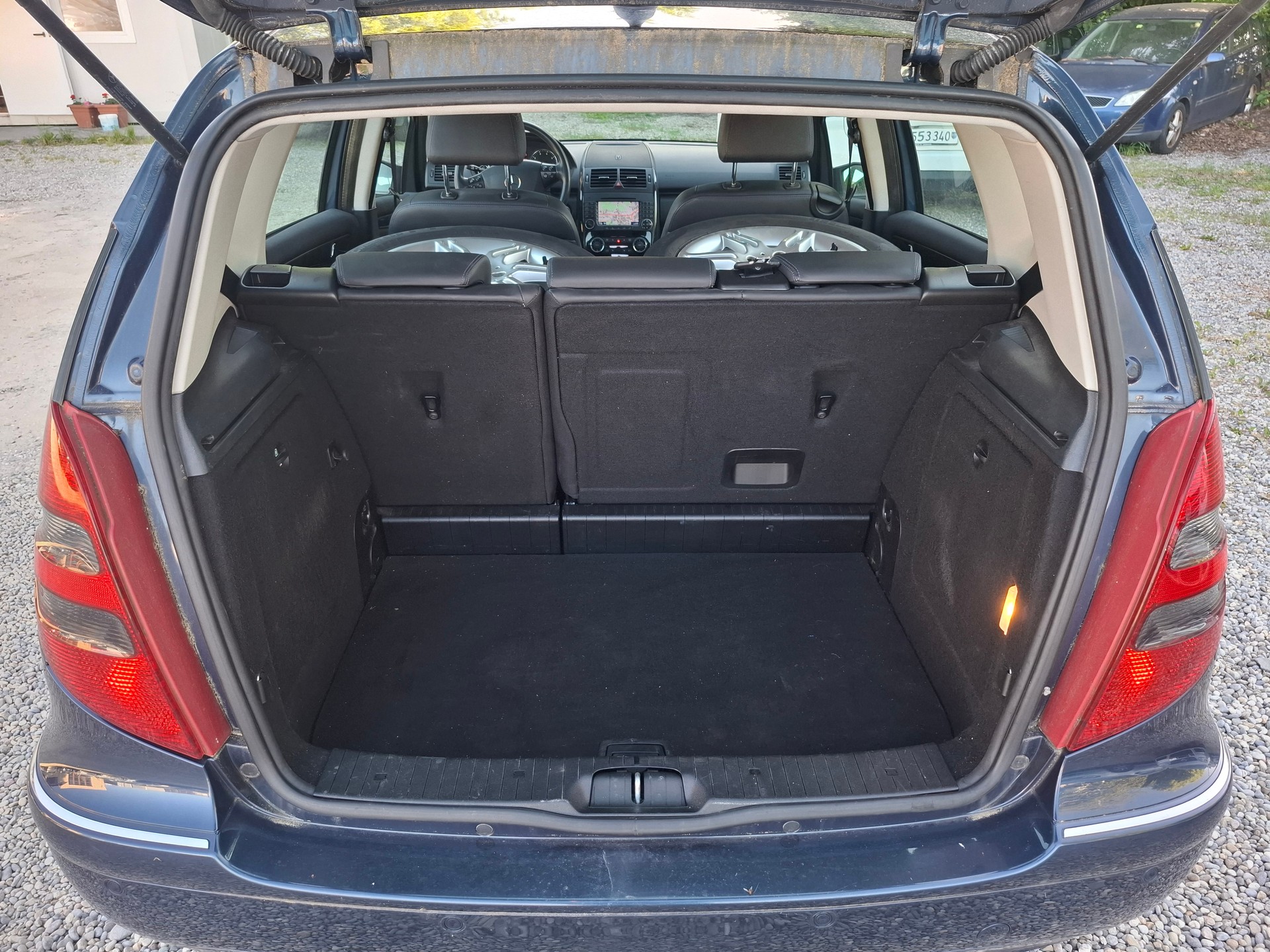 MERCEDES-BENZ A 200-image-8
