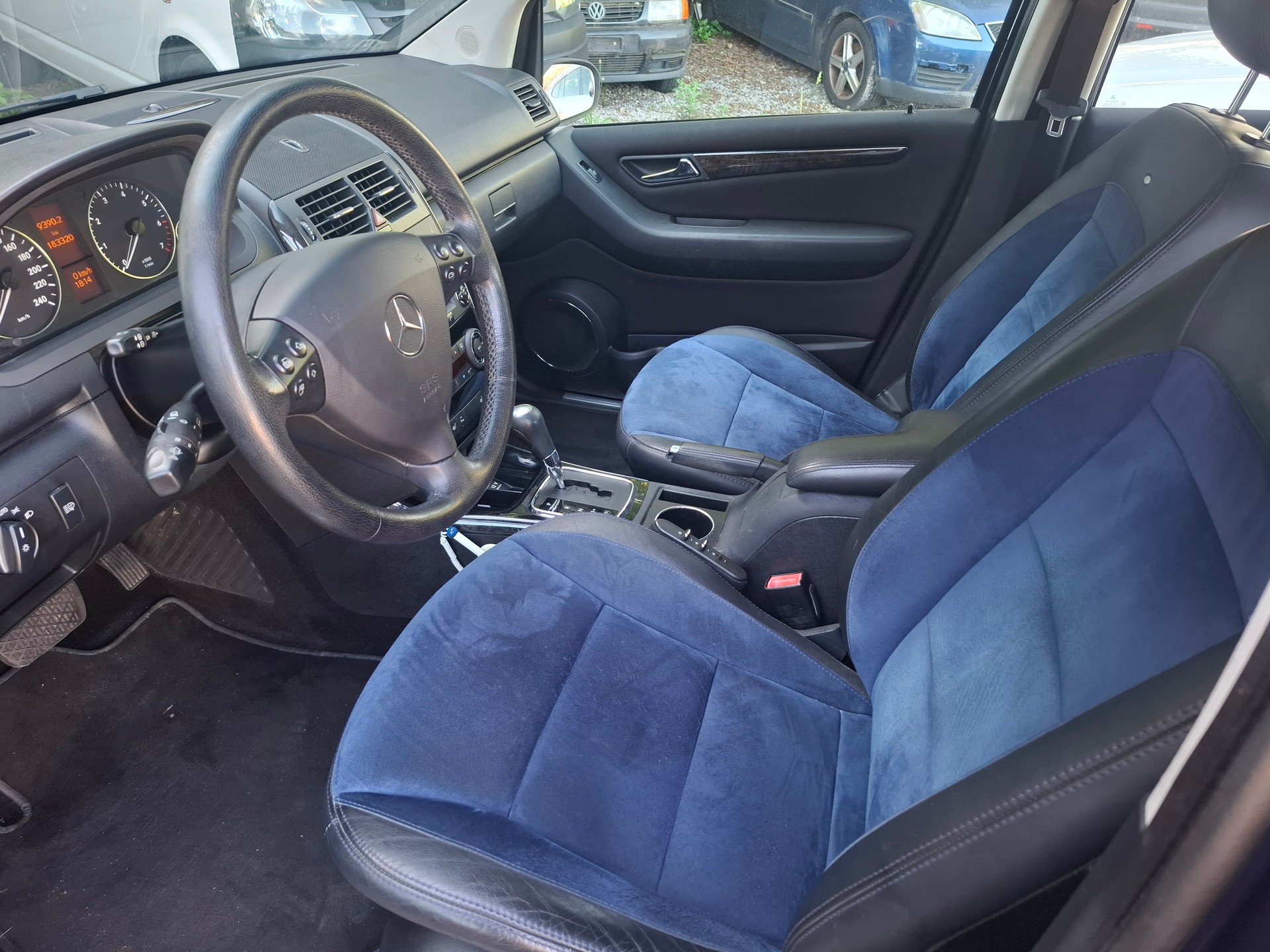 MERCEDES-BENZ A 200-image-10