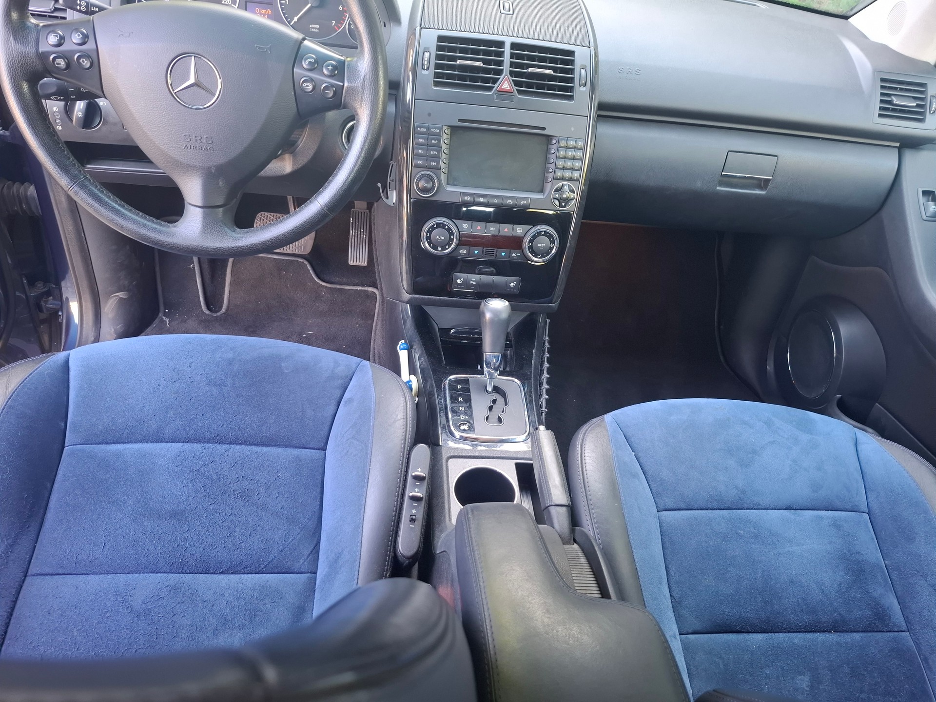 MERCEDES-BENZ A 200-image-11